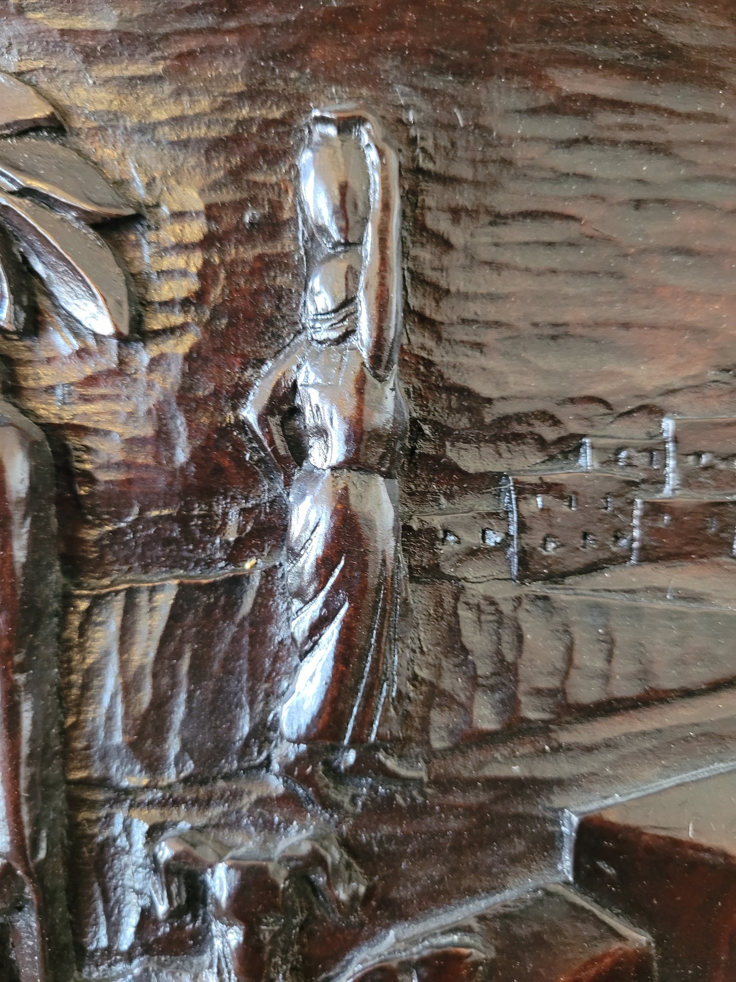 Handgeschnitztes Relief auf Holz Arabische Oase in der Wüste