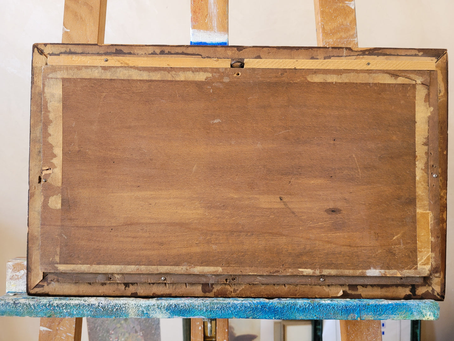 Handgeschnitztes Relief auf Holz Arabische Oase in der Wüste