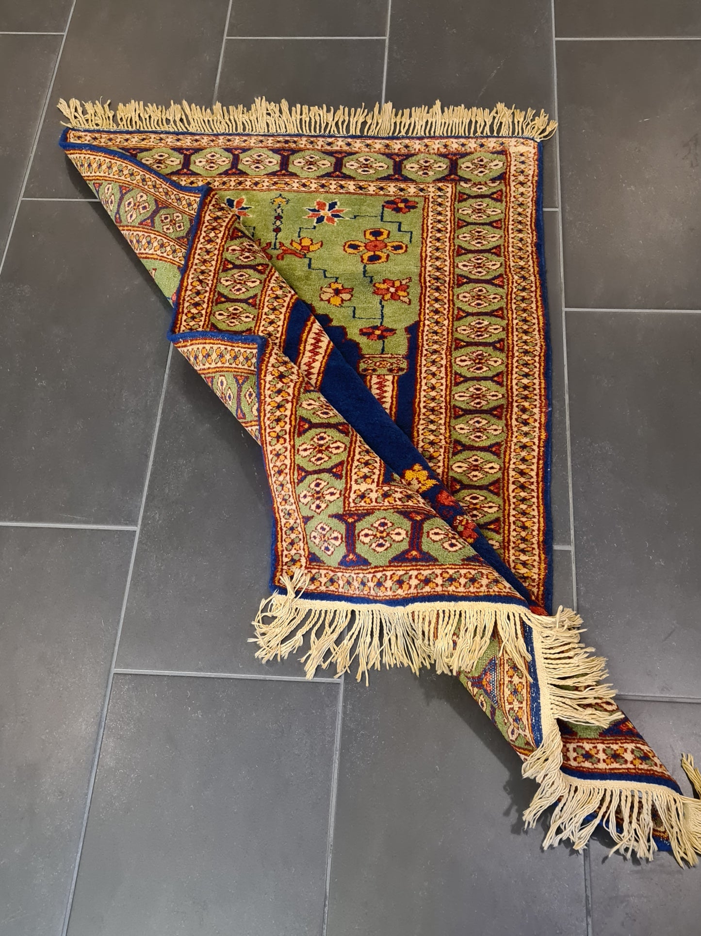 Feiner Handgeknüpfter Orientteppich - Buchara Jomut Teppich 128X85cm