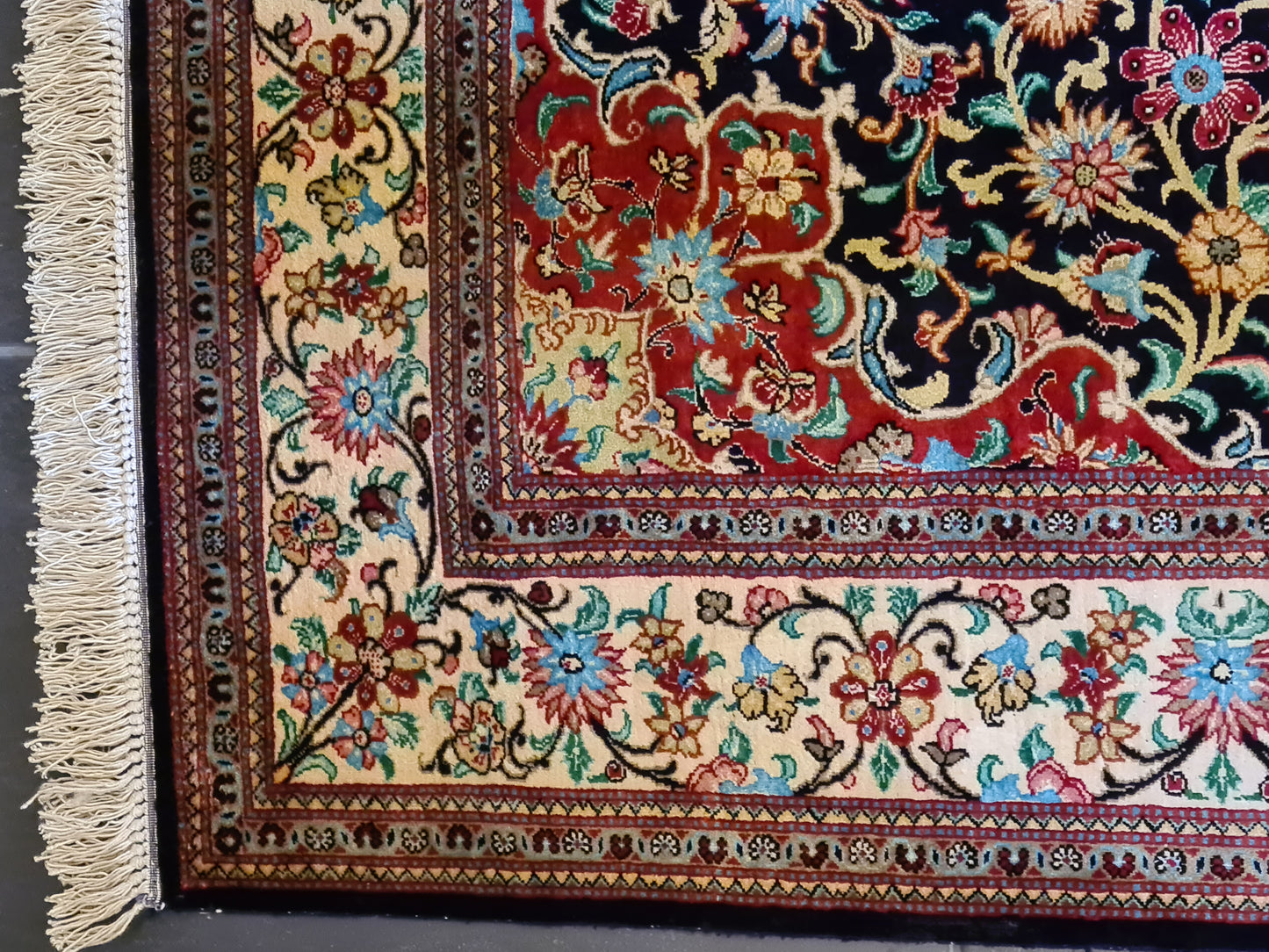 Wertvoller Handgeknüpfter Seiden Teppich Ghoum 147x105cm