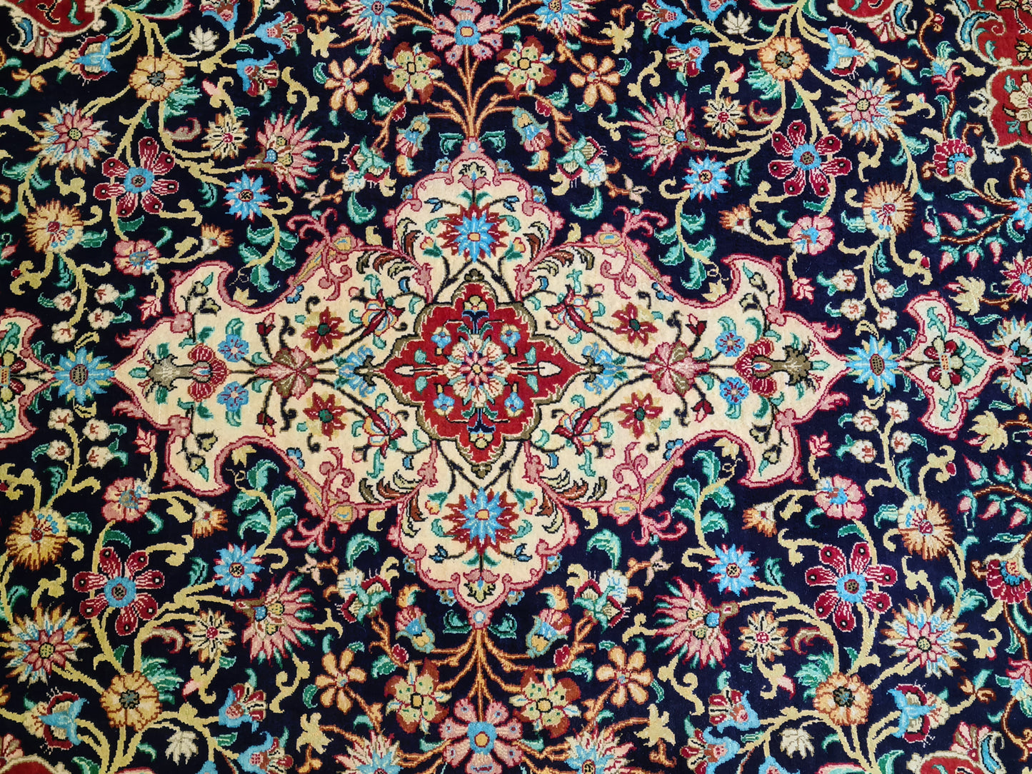 Wertvoller Handgeknüpfter Seiden Teppich Ghoum 147x105cm