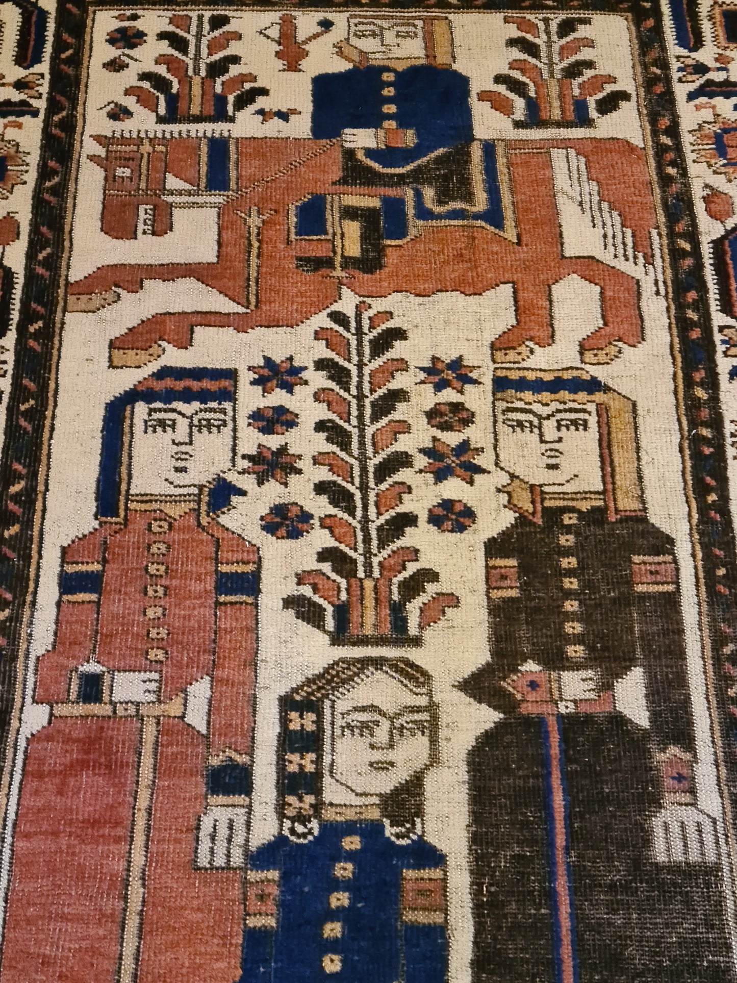 Antiker Perser-Teppich Bachtiar – Handgeknüpftes Sammlerstück