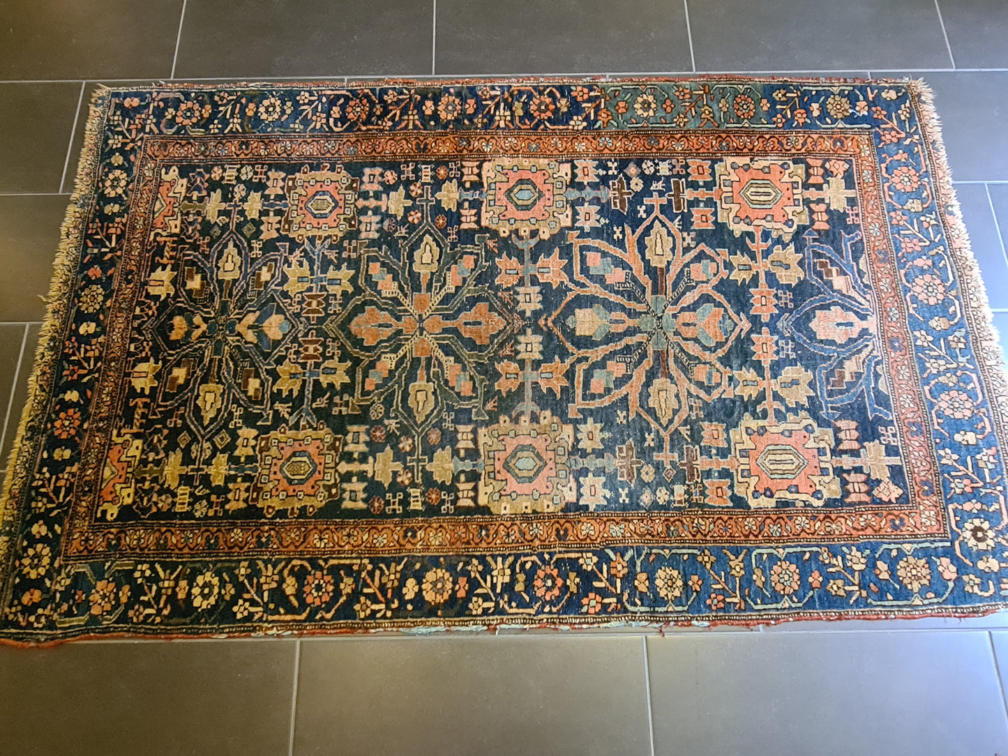 Antiker Perser Heris Teppich – Kostbares Sammlerstück mit Tradition 192x118cm