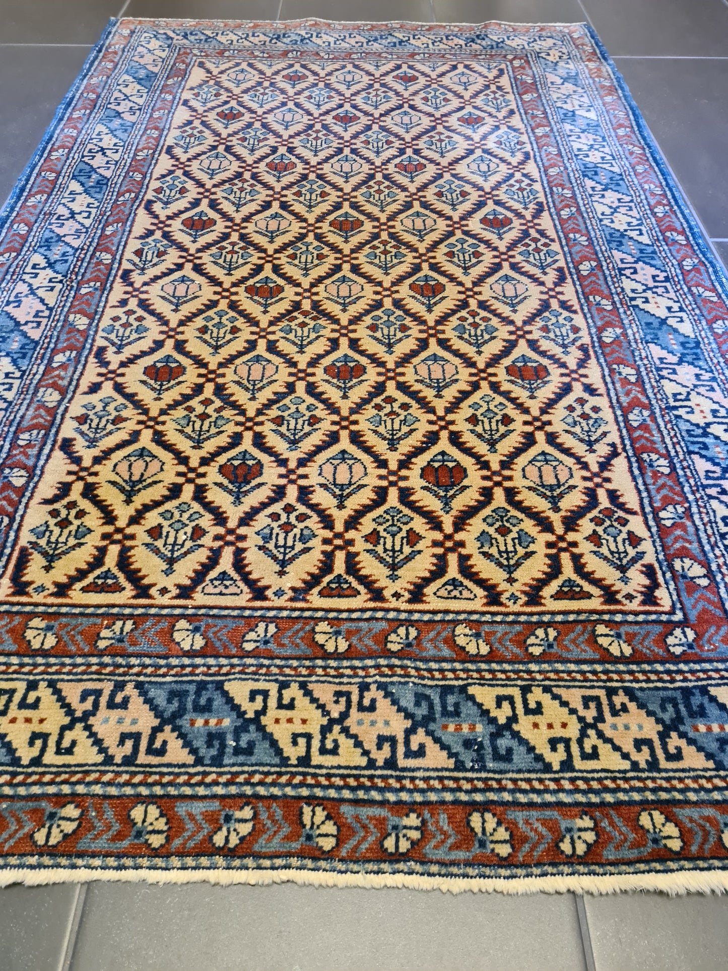Kasak Teppich Ein Feines Sammlerstück mit Kaukasischen Wurzeln 149x90cm