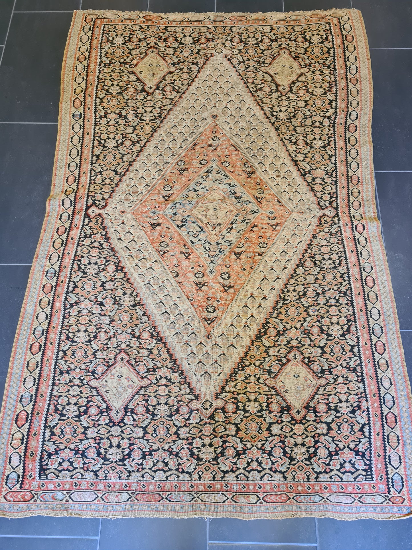 Antiker Senneh Kelim Teppich – Ein Sammlerstück der Orientteppichkunst 197x126cm