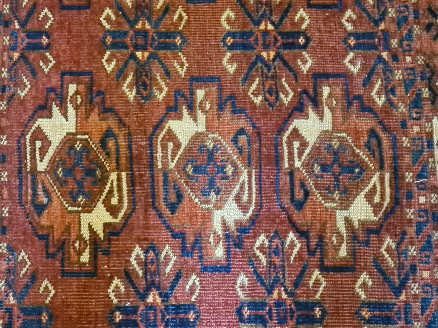 Antiker Turkman Buchara Teppich – Handgeknüpftes Orientkunstwerk 135x88cm