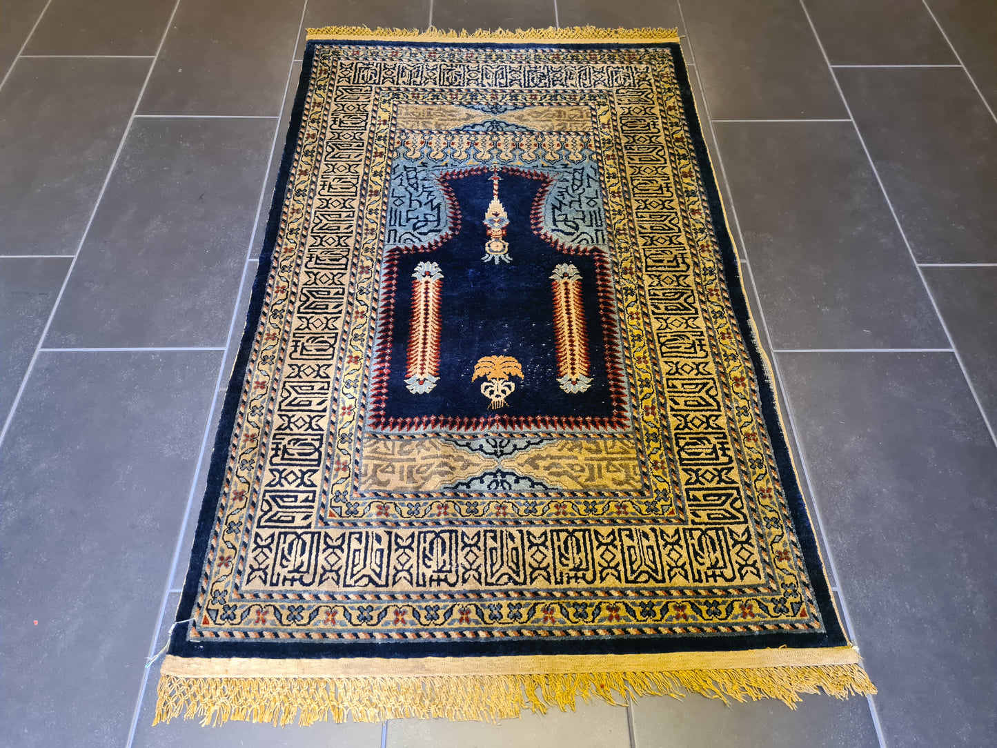 Feiner Seidenteppich aus China Gebetsteppich für Sammler 137x88cm