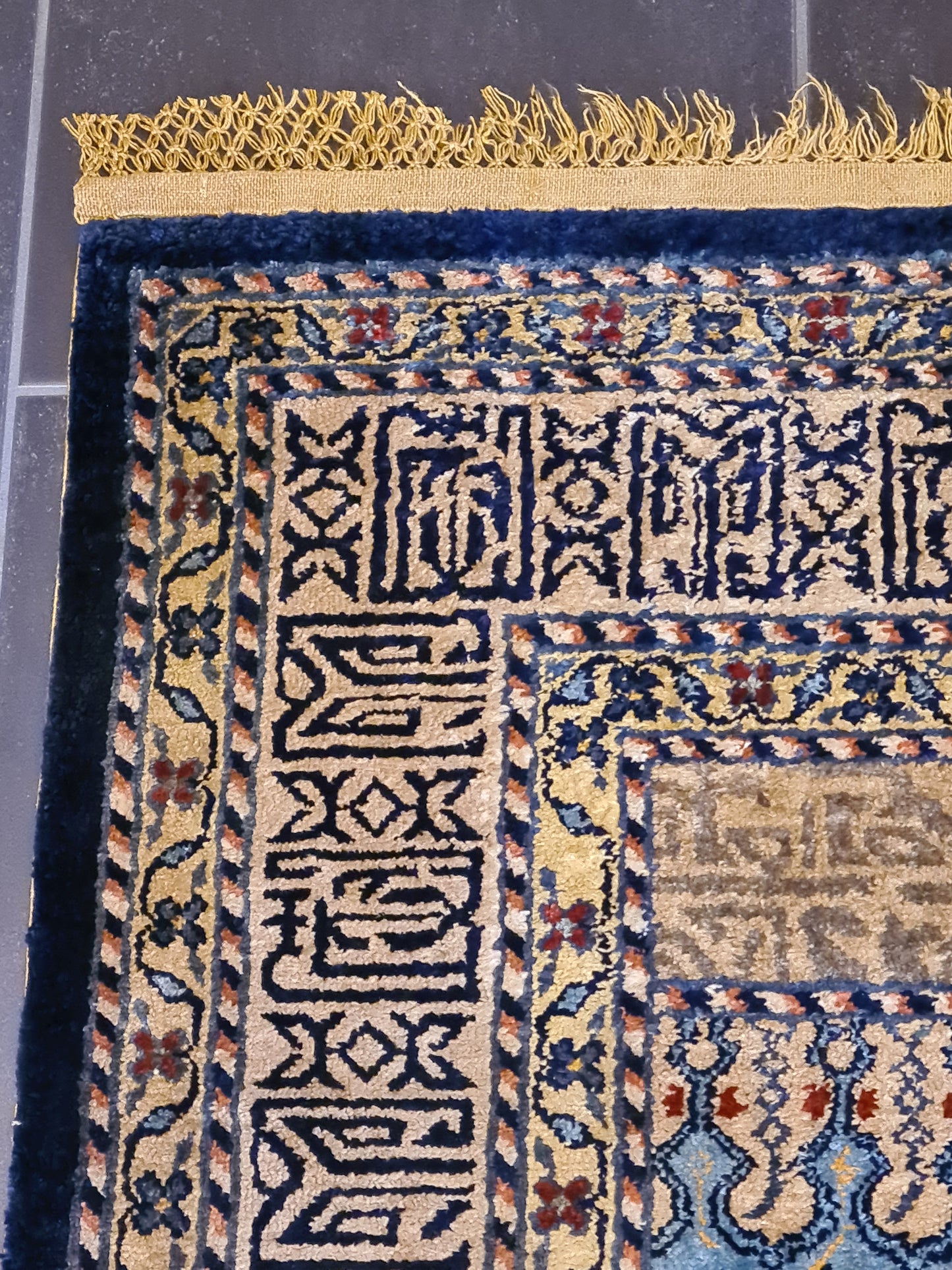 Feiner Seidenteppich aus China Gebetsteppich für Sammler 137x88cm