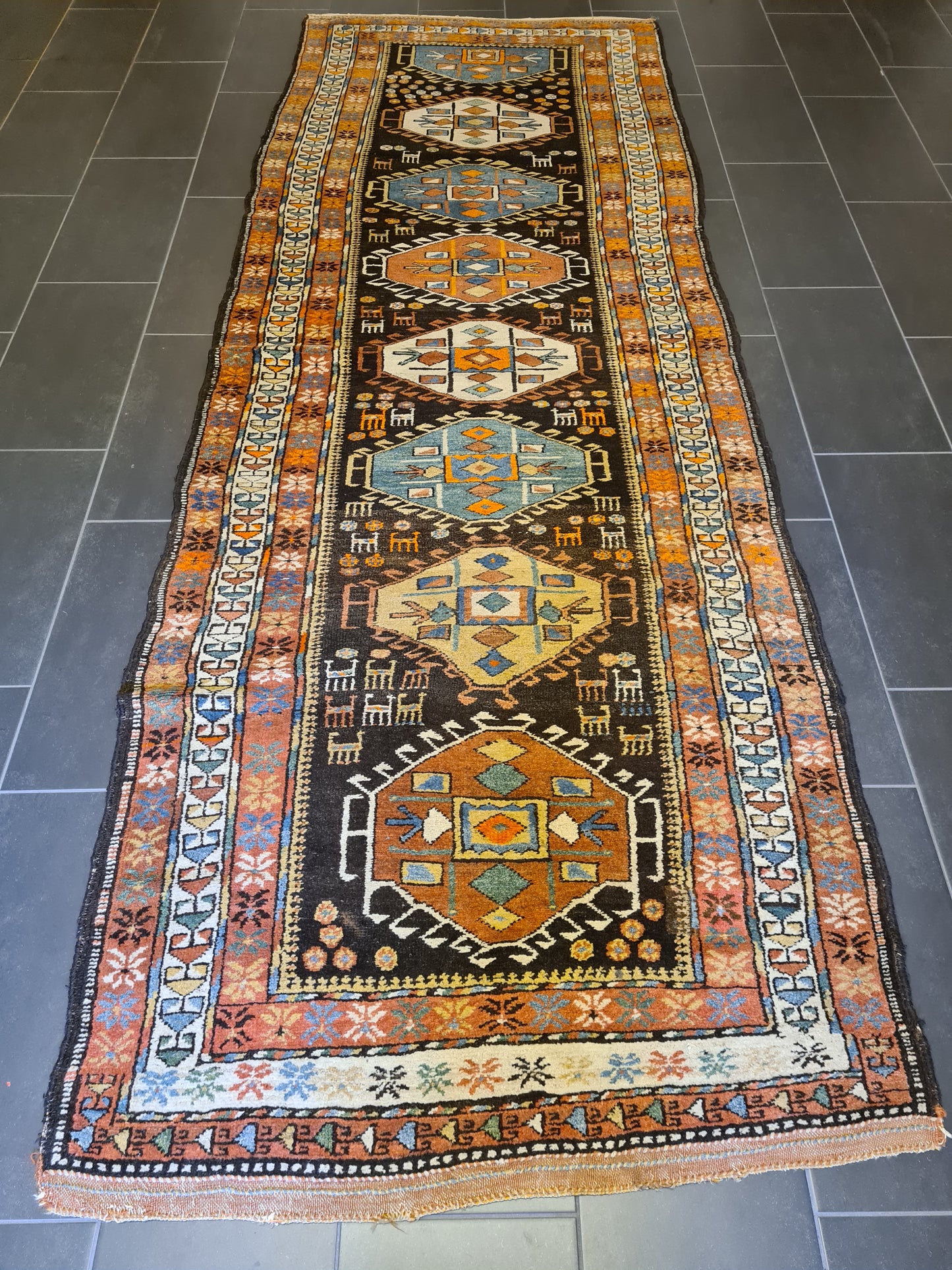 Antiker Kasak Teppich – Ein Museumsstück aus dem Kaukasus 350x125cm