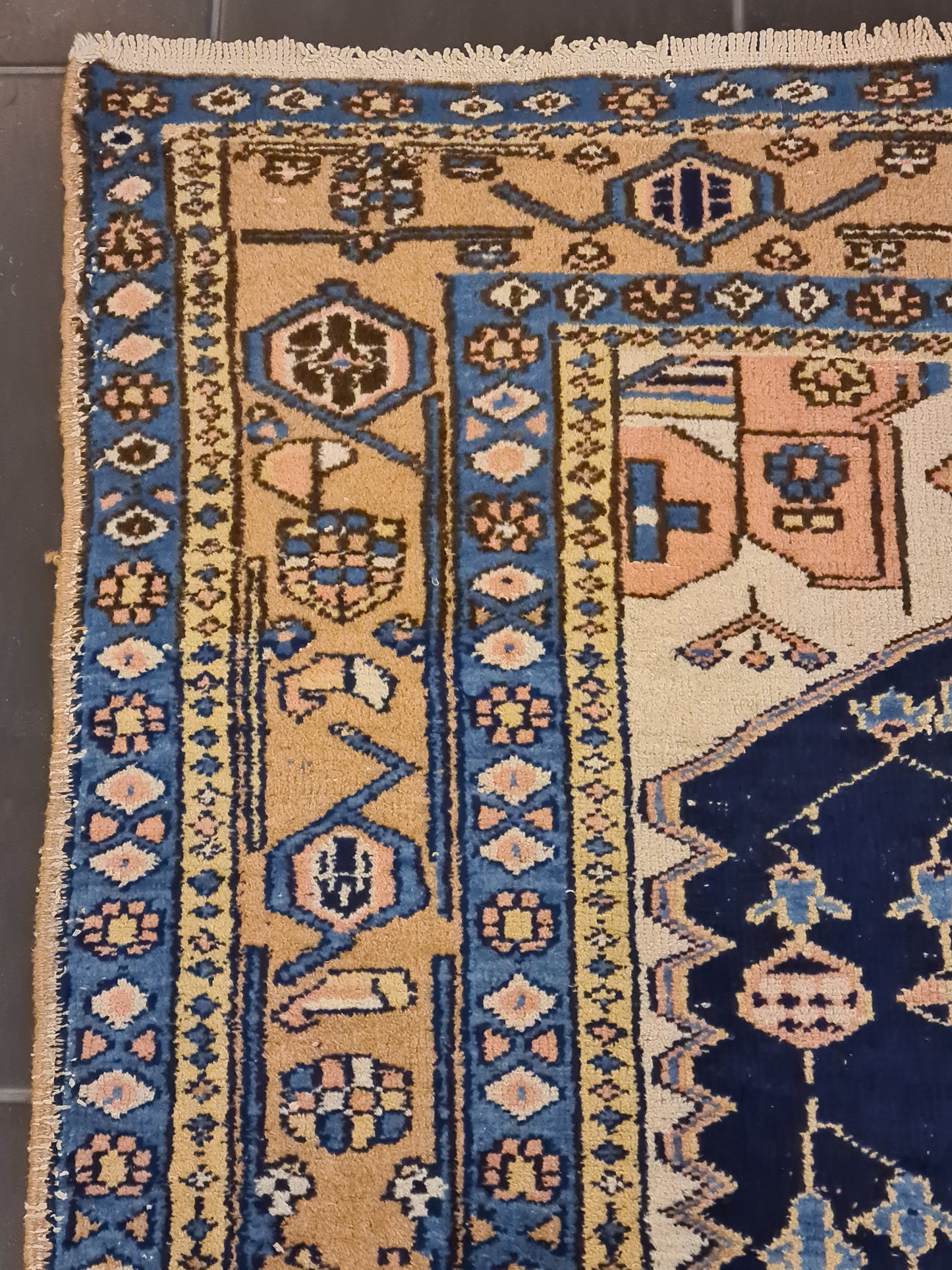 Perser Heris Teppich Meisterhafte Handarbeit, Zeitlose Eleganz 170x133cm