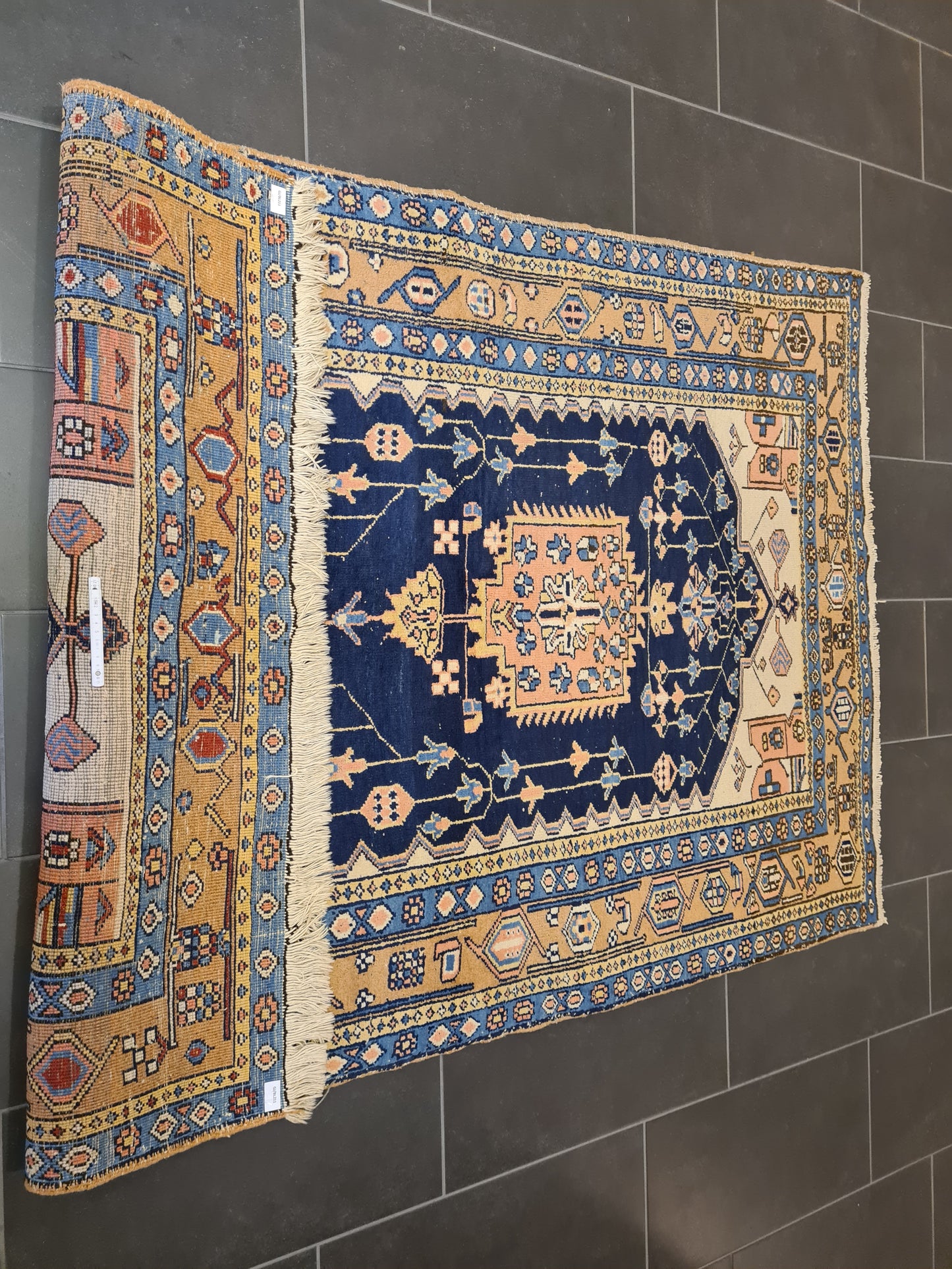 Perser Heris Teppich Meisterhafte Handarbeit, Zeitlose Eleganz 170x133cm