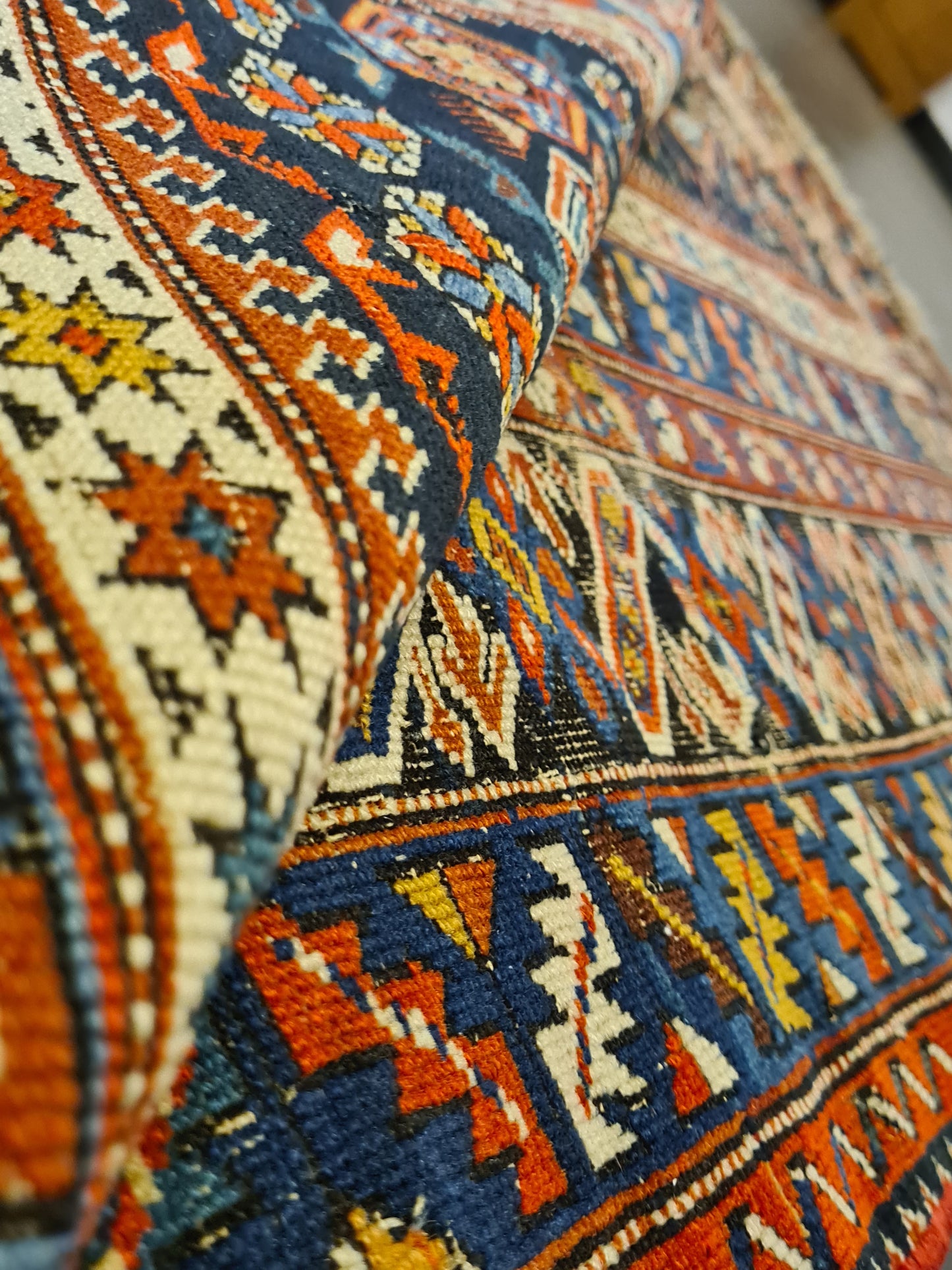 Antiker Kasak Shirwan Teppich – Zeitloses Meisterwerk der Kaukasischen Teppichkunst 195x134cm