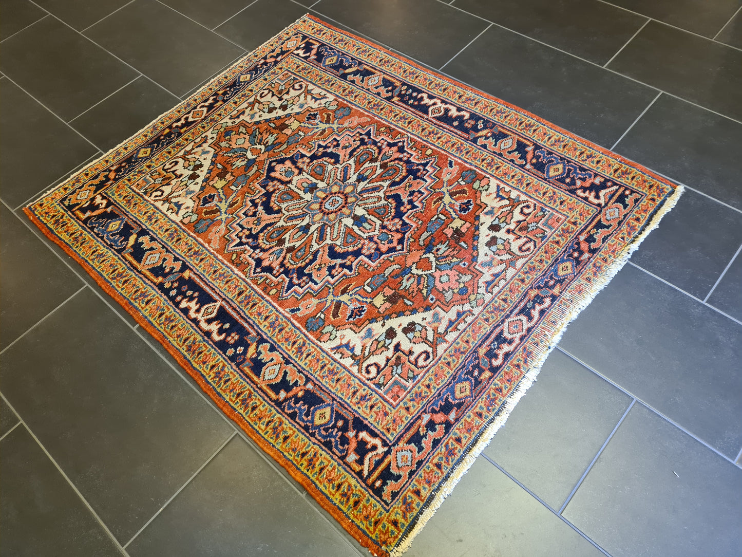 Antiker Heris Sammlerstück Teppich – Wertvoller Perser Teppich 140x120cm