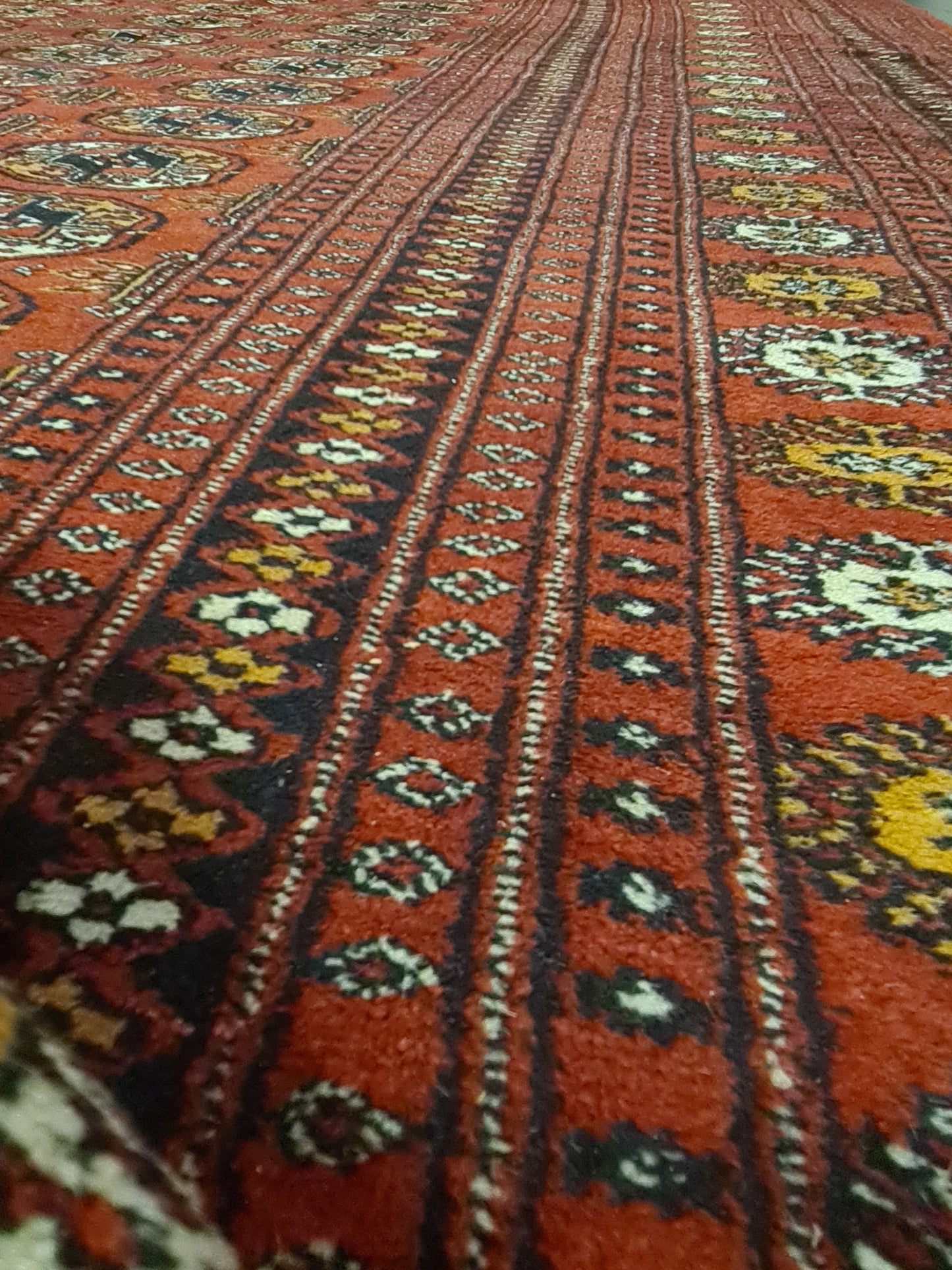 Feiner Handgeknüpfter Orientteppich – Palast Teppich Buchara Jomut 380x280cm