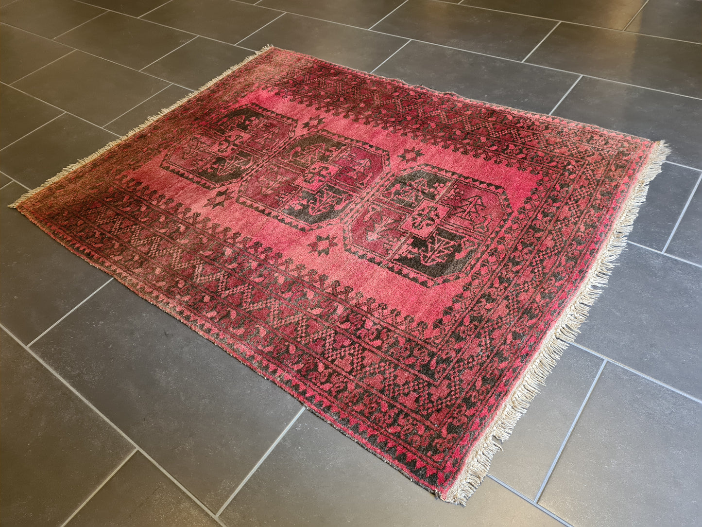 Antiker Handgeknüpfter Orientteppich – Afghanischer Art Déco Teppich 136x114cm