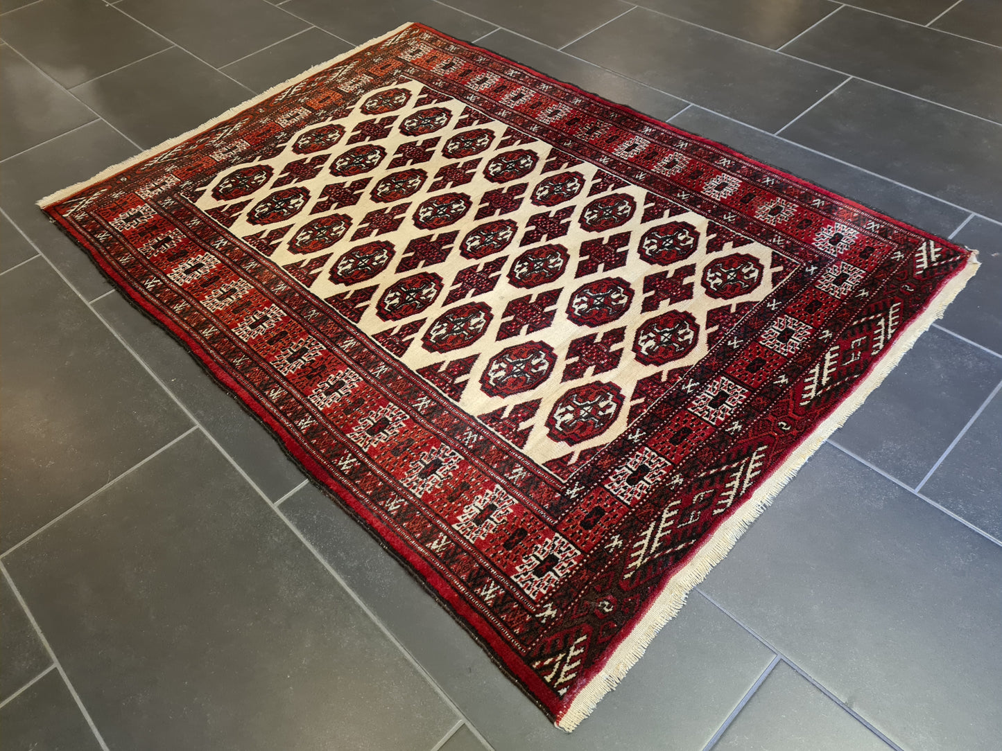 Antiker Feiner Turkman Orientteppich Meisterwerk aus Turkmenistan 143x106cm