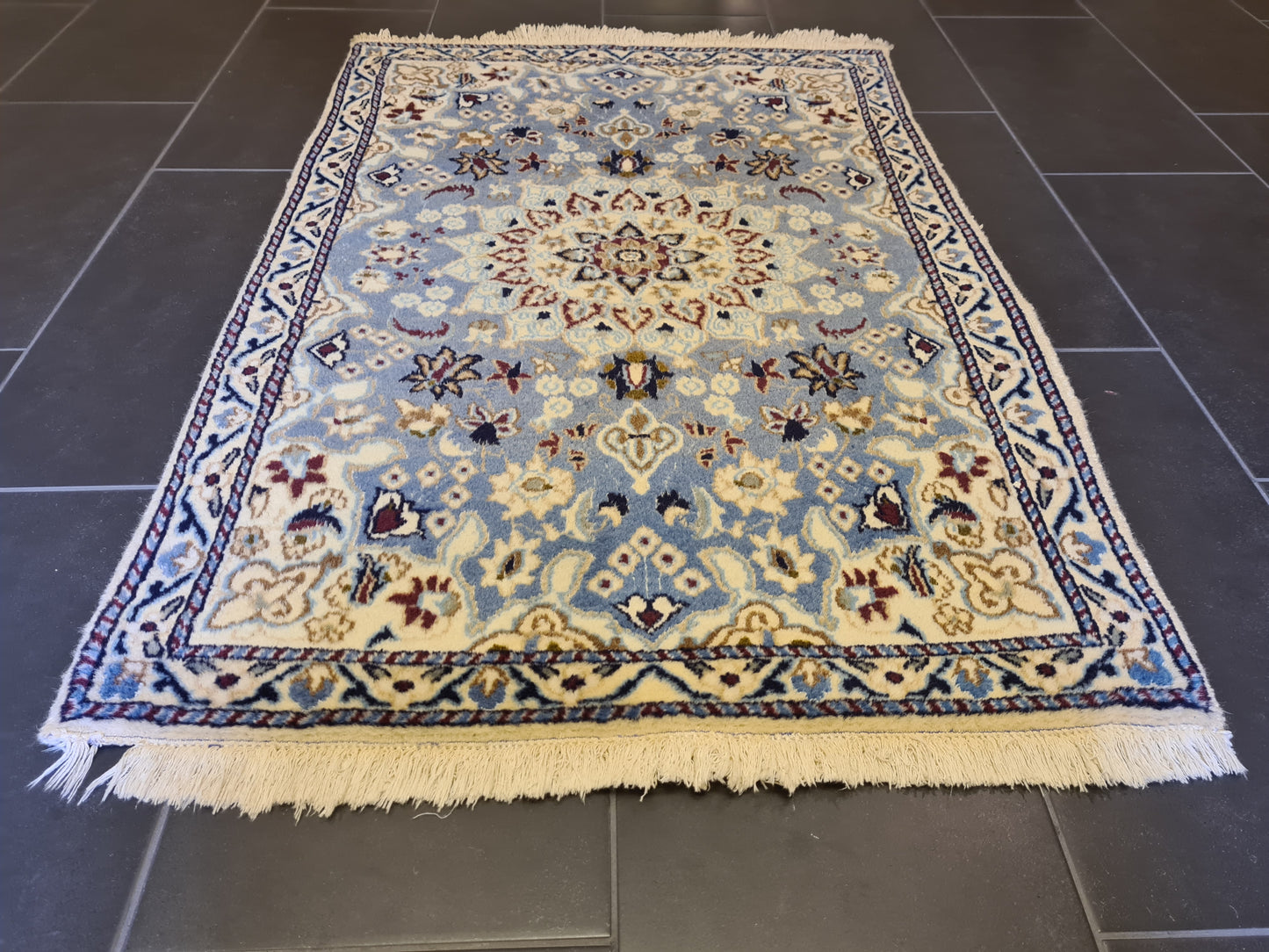 Handgeknüpfter Persischer Nain Teppich Blumenmotive 130x88cm