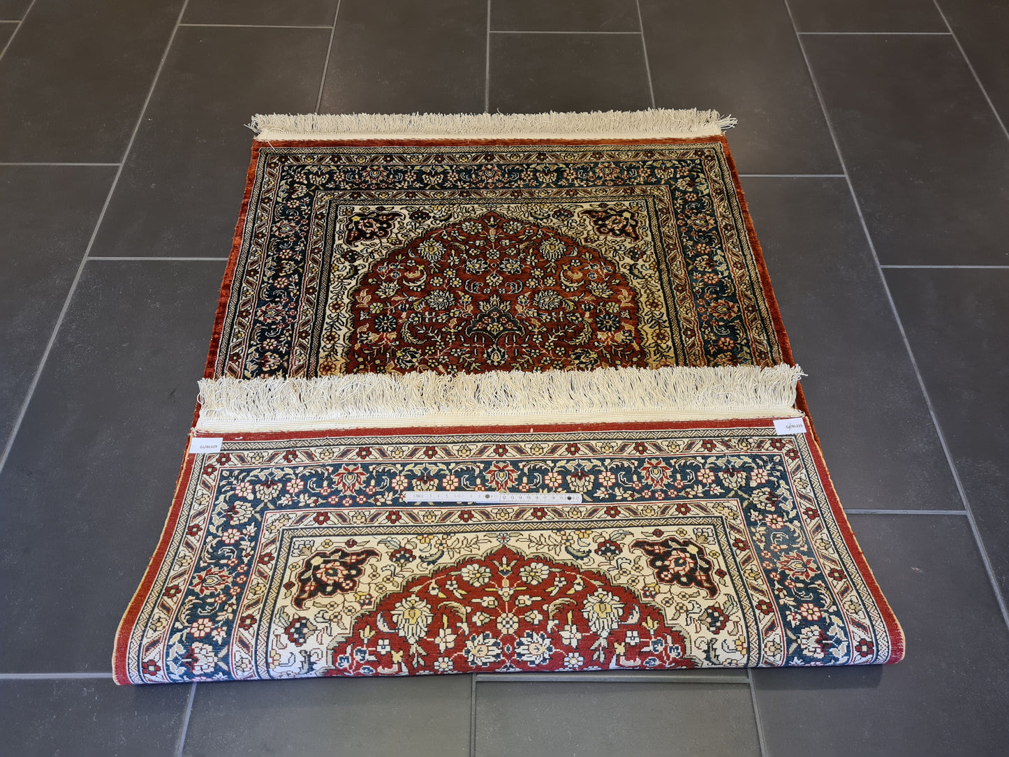 Handgeknüpfter Seiden Teppich aus China Hereke 125x83cm