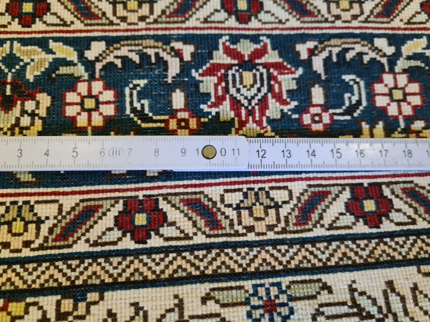 Handgeknüpfter Seiden Teppich aus China Hereke 125x83cm