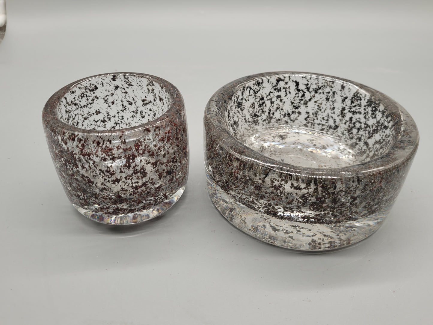 Set aus 2 Midcentury Designer Glasschalen im Retro Design