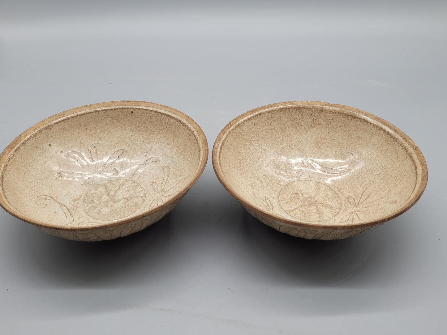 Antike dekorative Chinesische Schalen aus Steingut