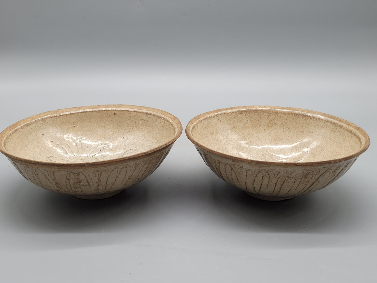 Antike dekorative Chinesische Schalen aus Steingut