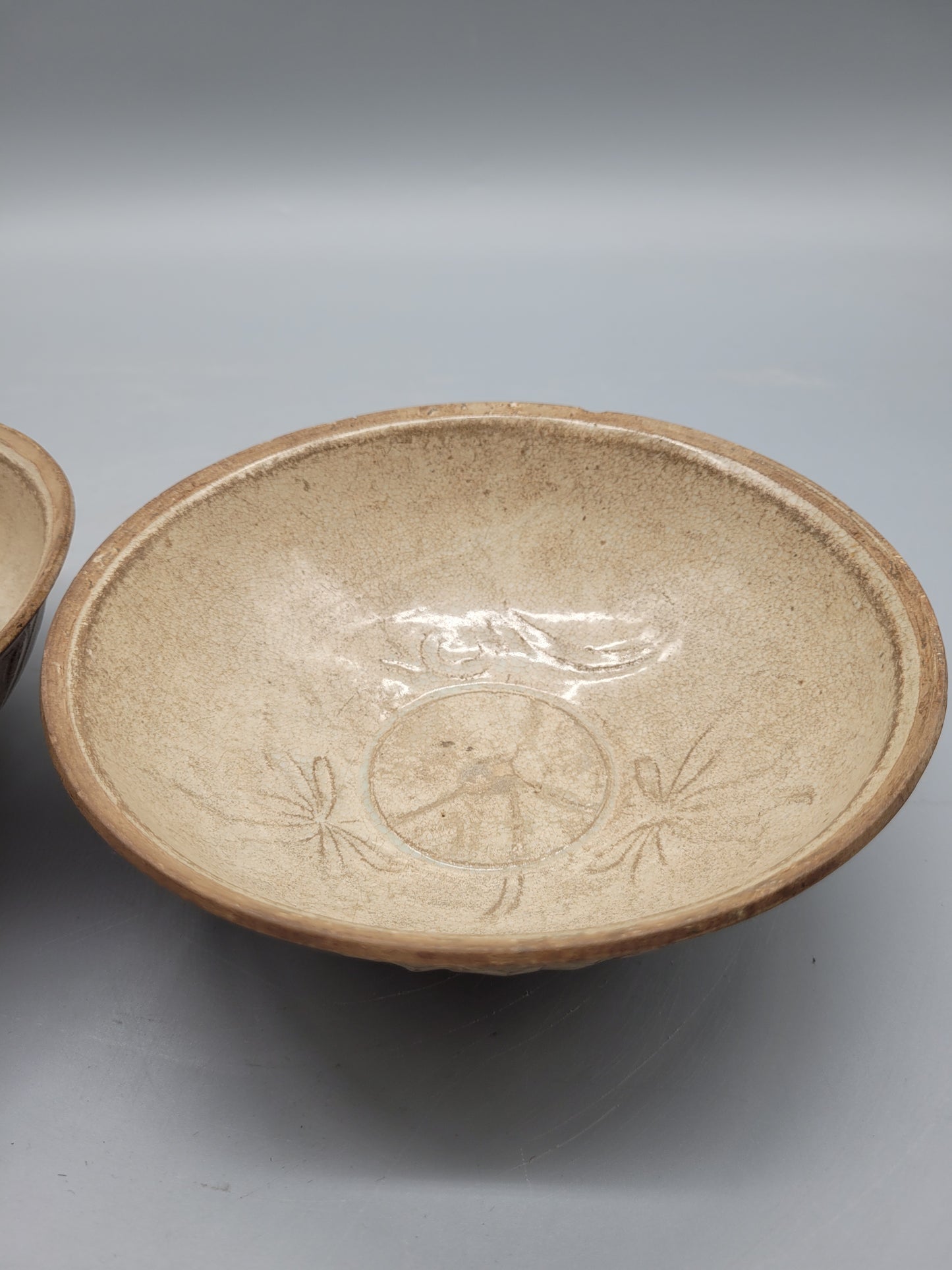 Antike dekorative Chinesische Schalen aus Steingut