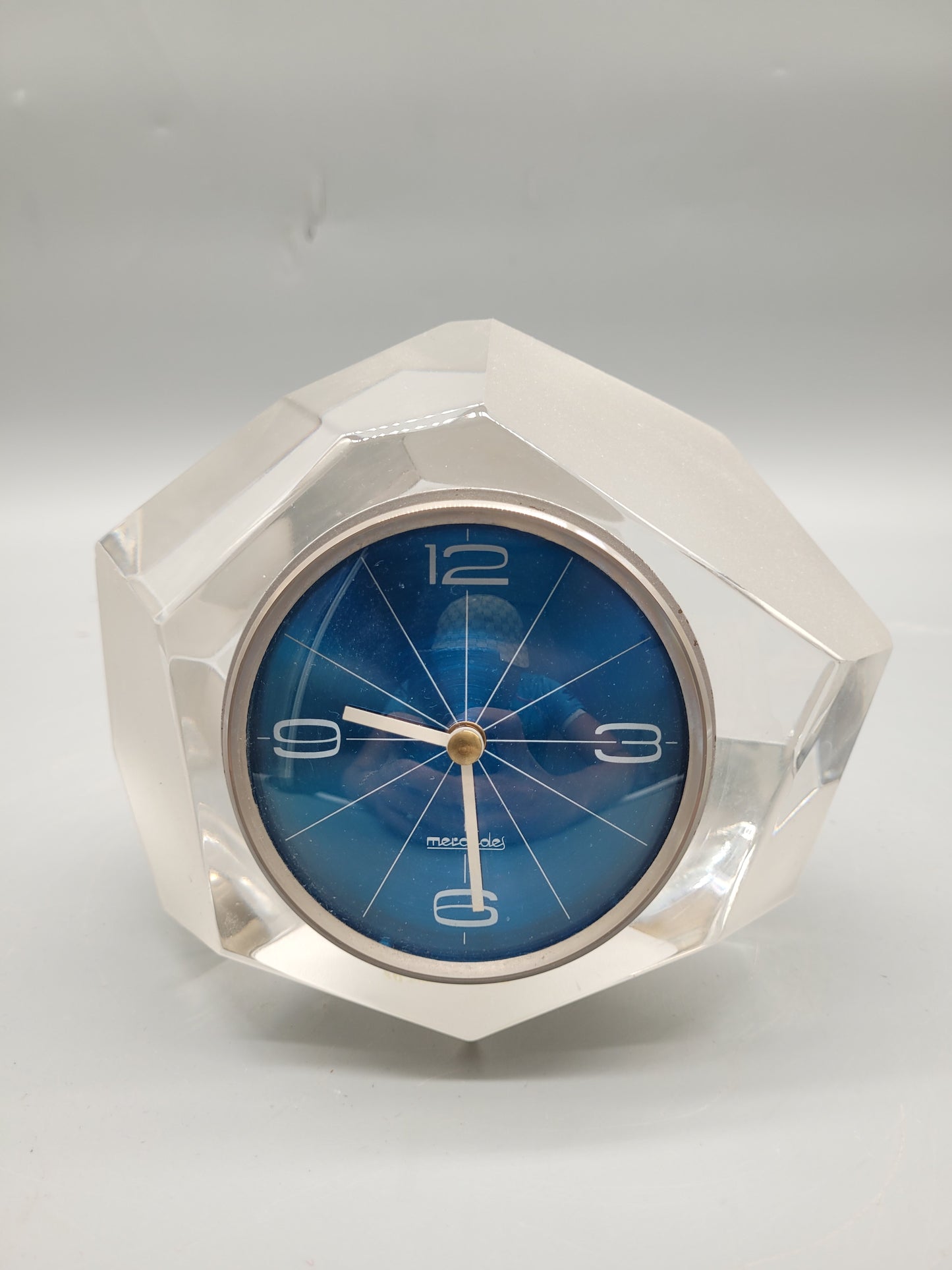 Vintage Mercedes Tischuhr aus Glas und Kristall (70er Jahre)