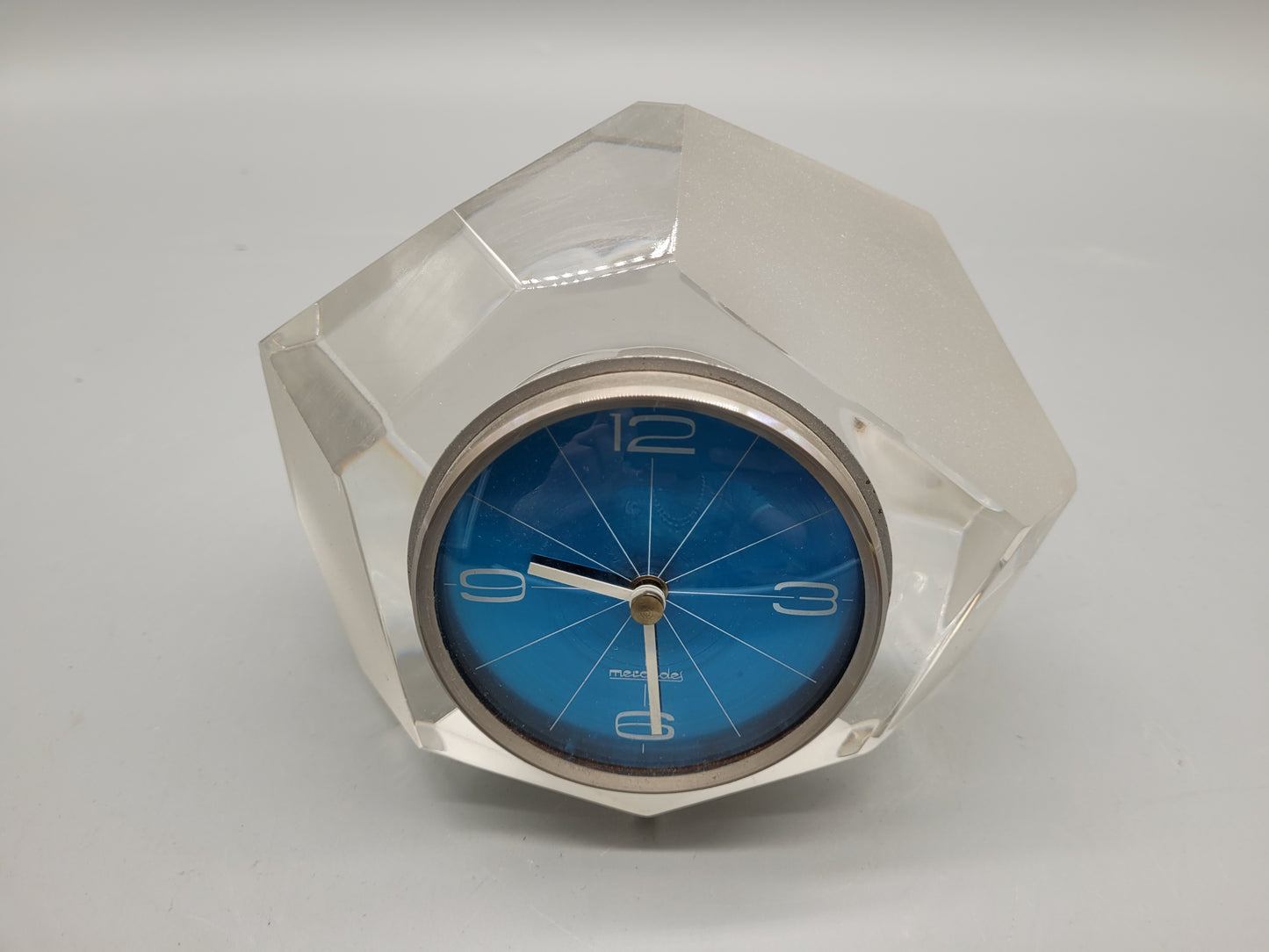 Vintage Mercedes Tischuhr aus Glas und Kristall (70er Jahre)