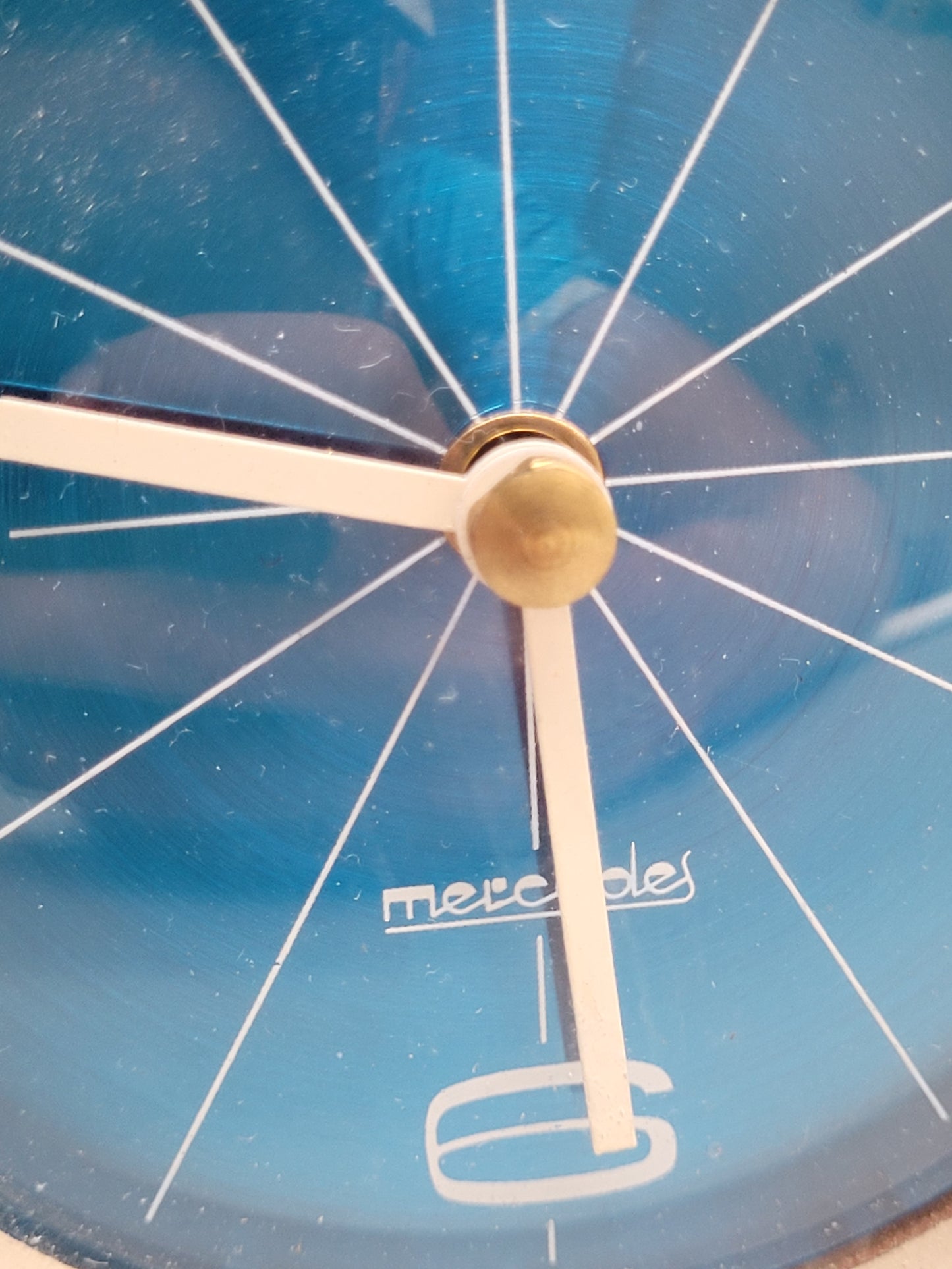 Vintage Mercedes Tischuhr aus Glas und Kristall (70er Jahre)