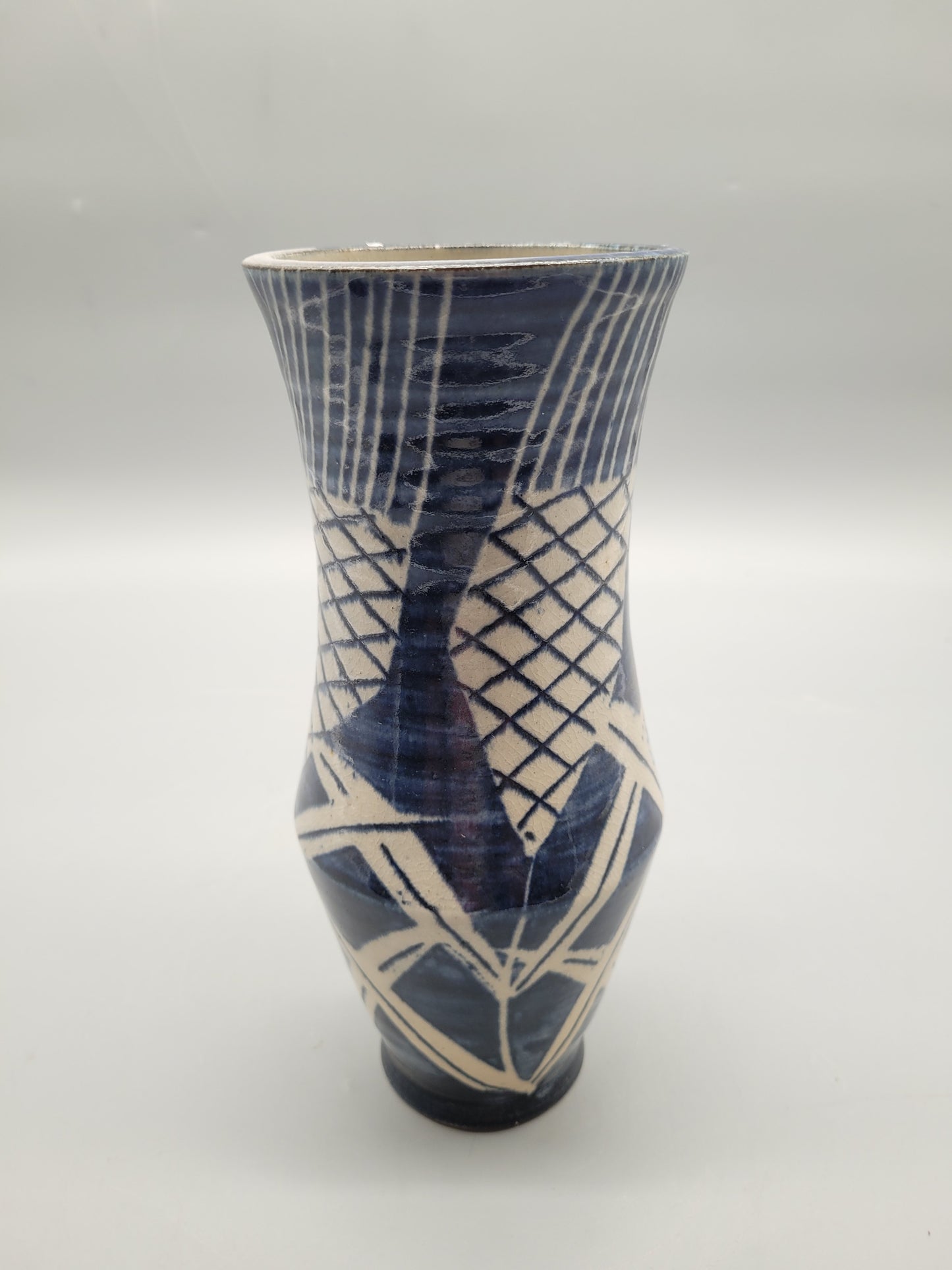 Vintage Stilvolle Keramikvase in Blau und Weiß gemustert