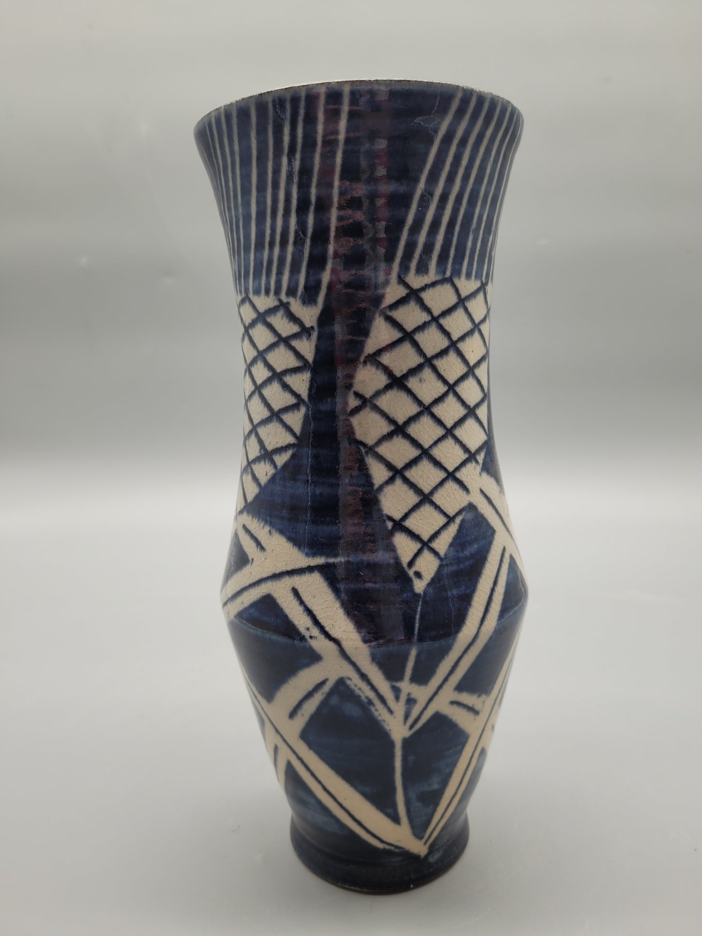 Vintage Stilvolle Keramikvase in Blau und Weiß gemustert