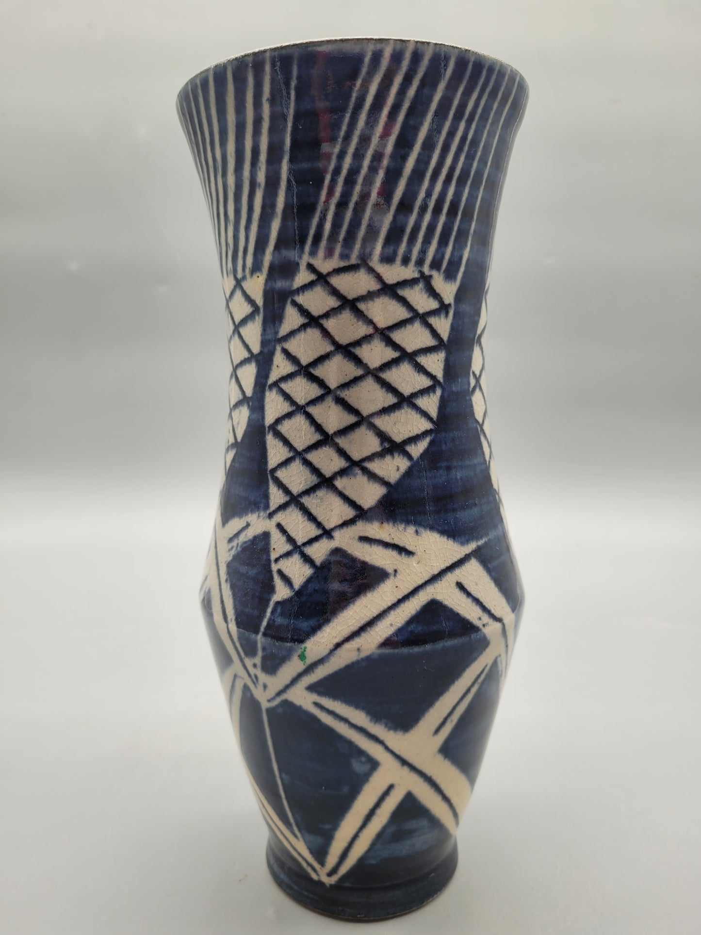 Vintage Stilvolle Keramikvase in Blau und Weiß gemustert