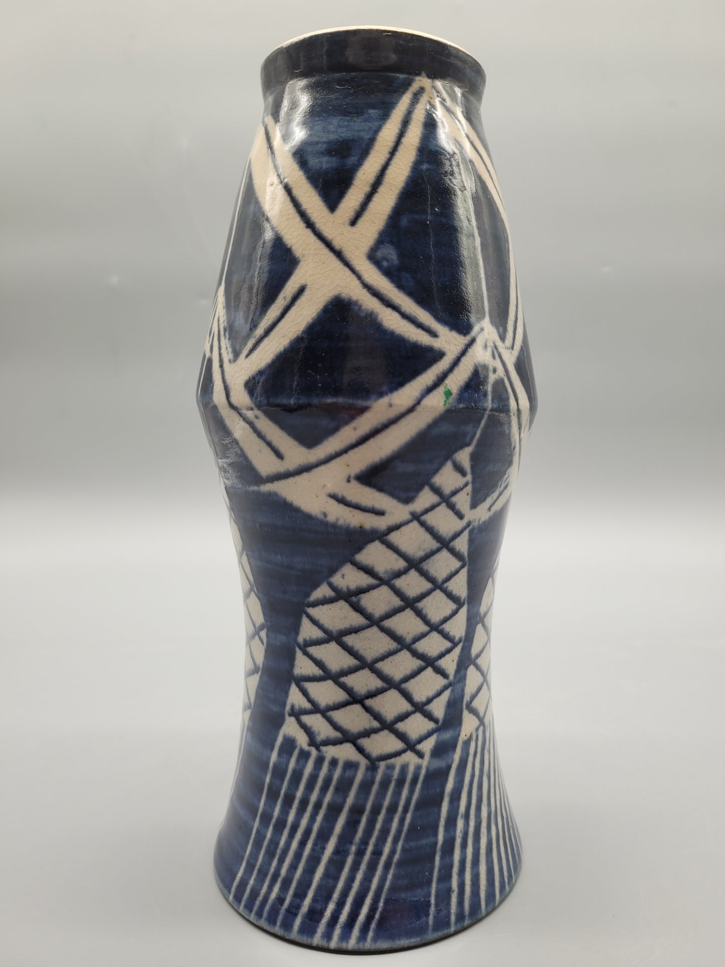 Vintage Stilvolle Keramikvase in Blau und Weiß gemustert