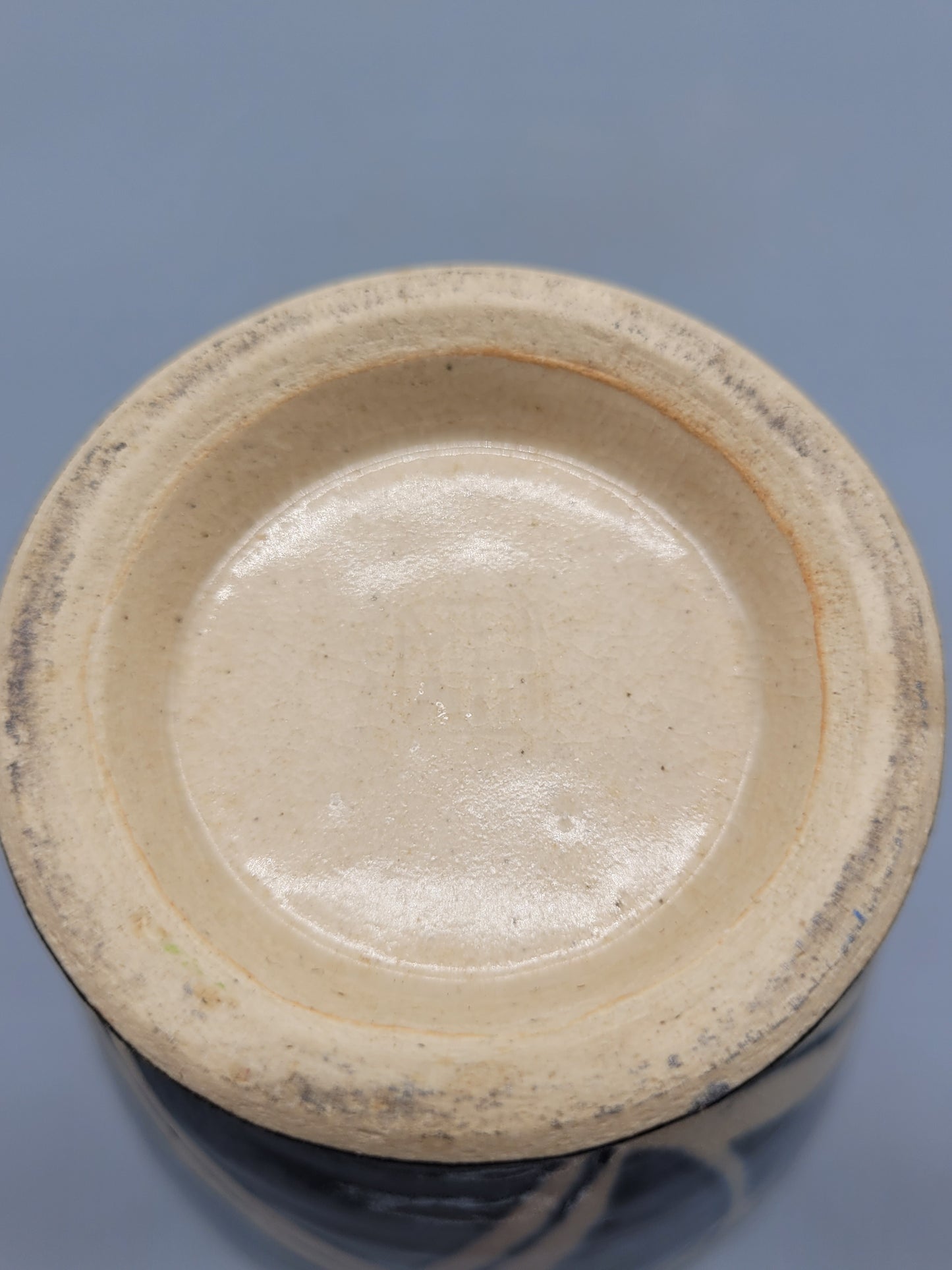 Vintage Stilvolle Keramikvase in Blau und Weiß gemustert