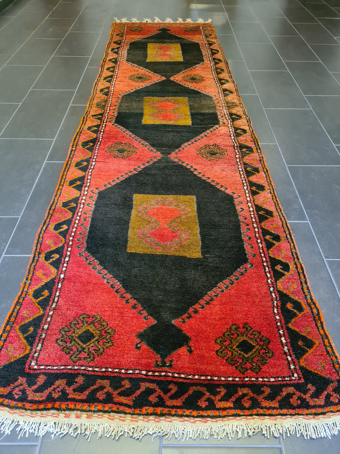 Handgeknüpfter Yahali Orientteppich zeitlose Eleganz 347x102cm