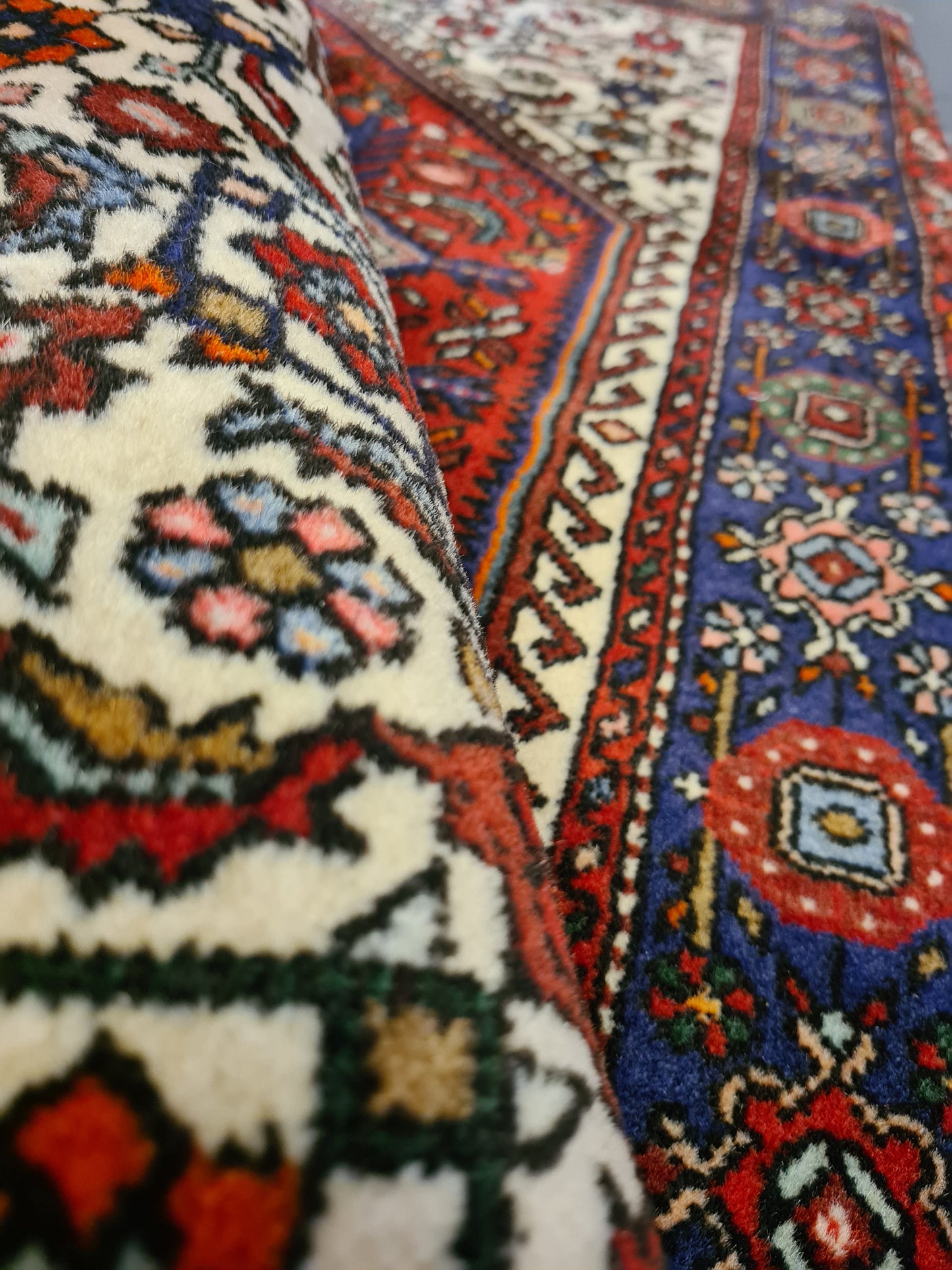 Feiner Handgeknüpfter Senneh Orientteppich aus Persien 128x80cm