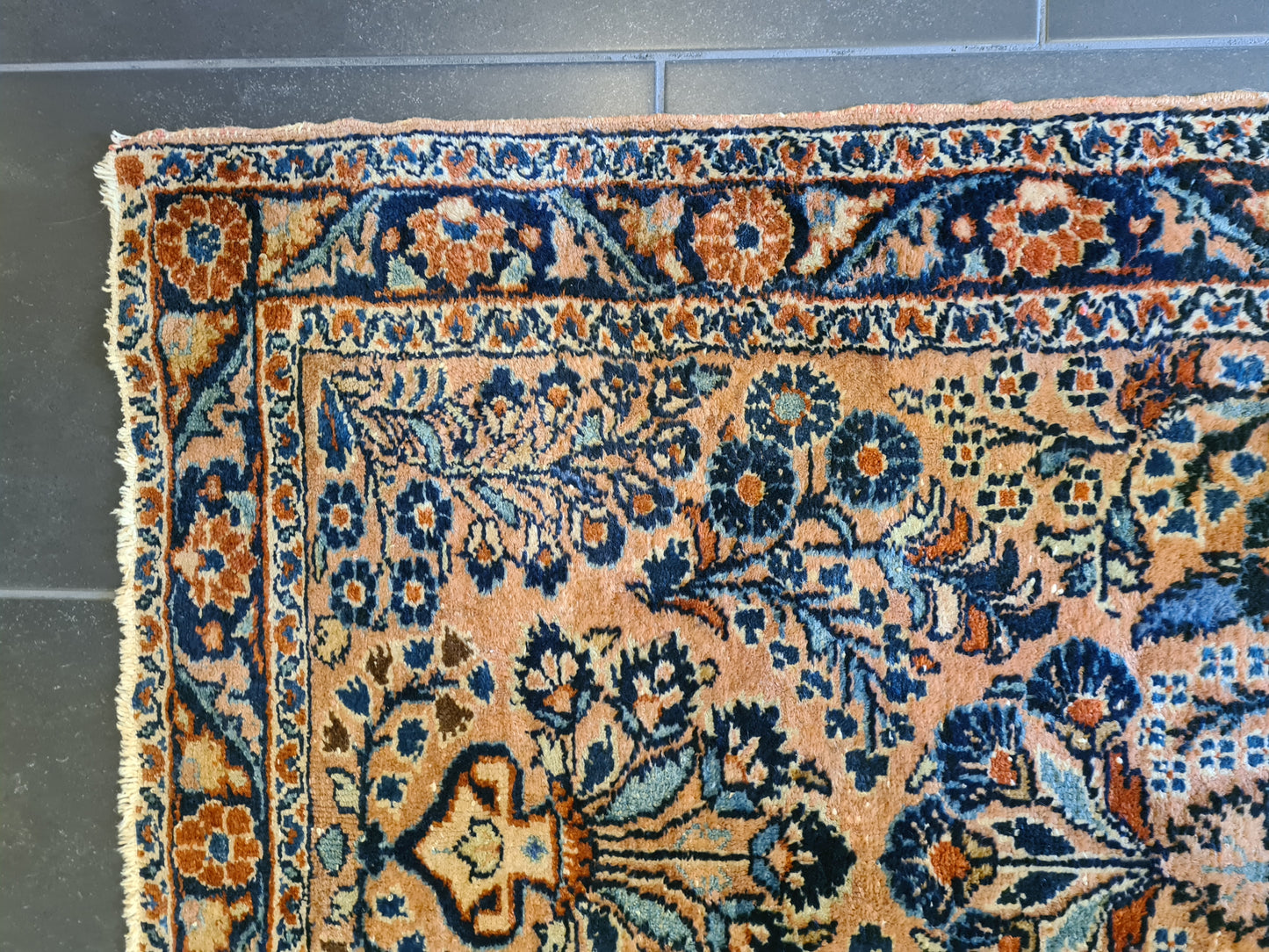 Antiker Feiner Sarough Orientteppich – Eleganz und Geschichte 140x81cm