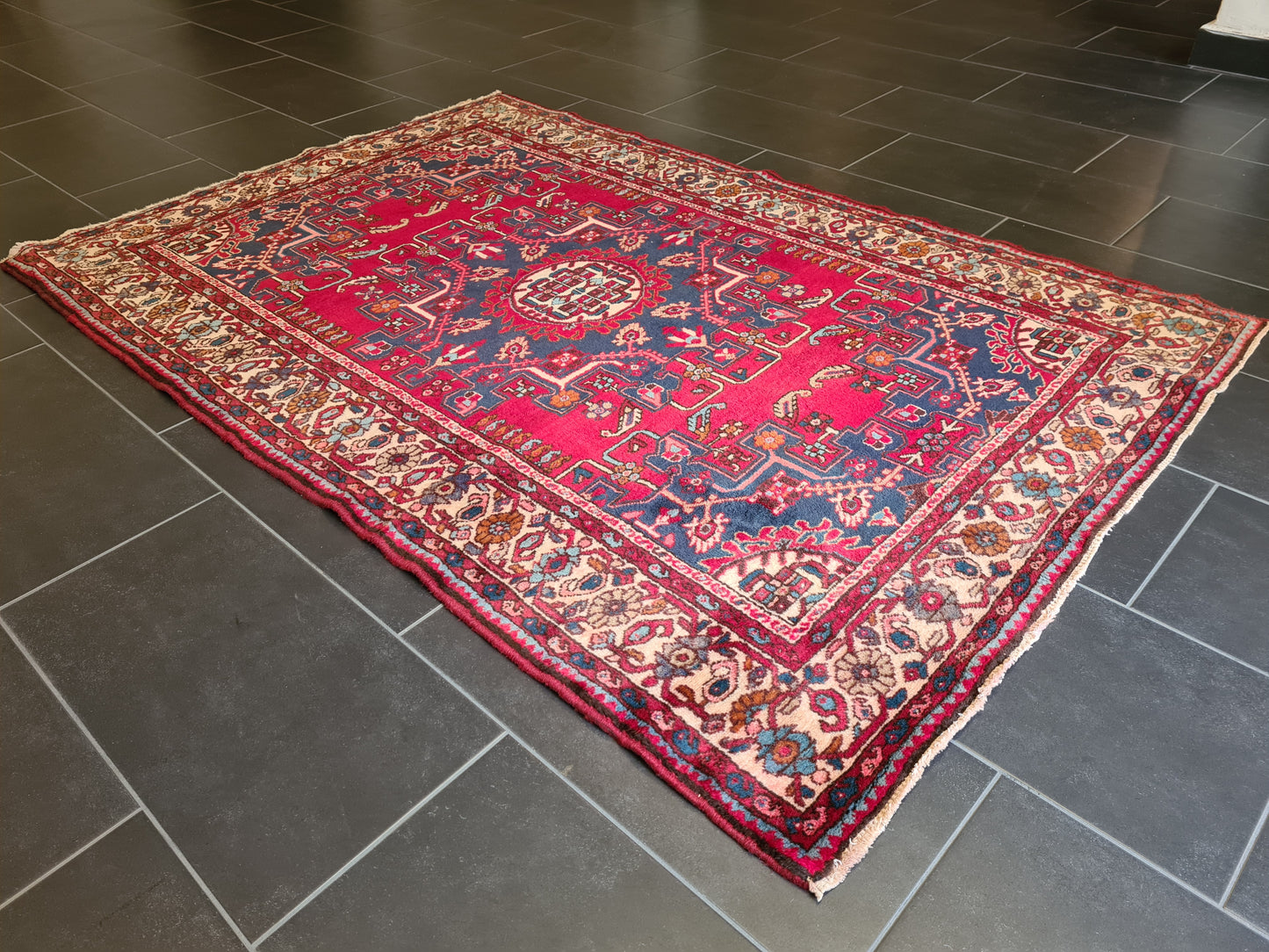 Antiker Feiner Malaya Orientteppich – Eleganz aus dem Orient 196x131cm