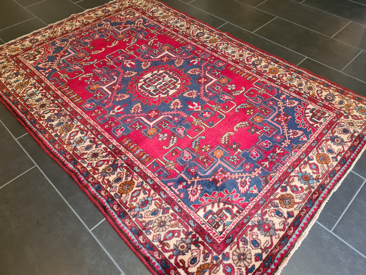 Antiker Feiner Malaya Orientteppich – Eleganz aus dem Orient 196x131cm