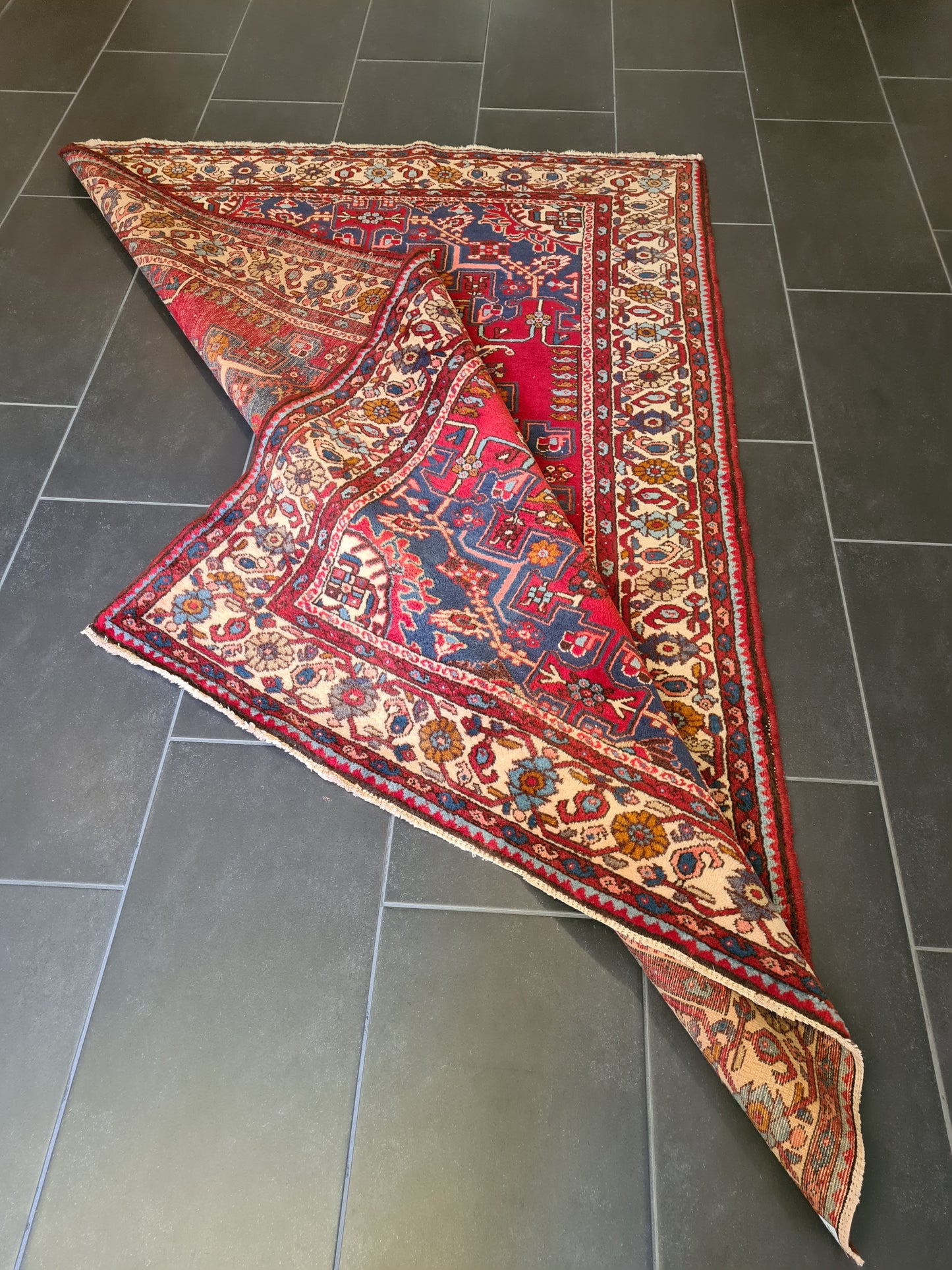 Antiker Feiner Malaya Orientteppich – Eleganz aus dem Orient 196x131cm