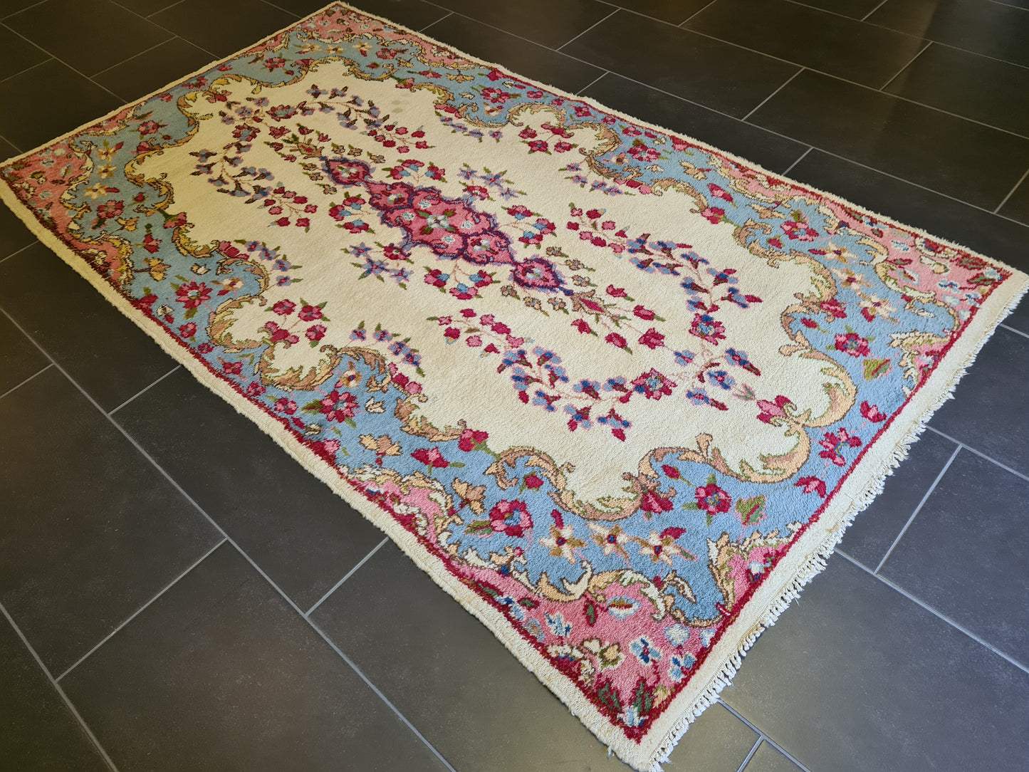 Seltener Handgeknüpfter Kirman Orientteppich – Eleganz und Tradition 210x120cm