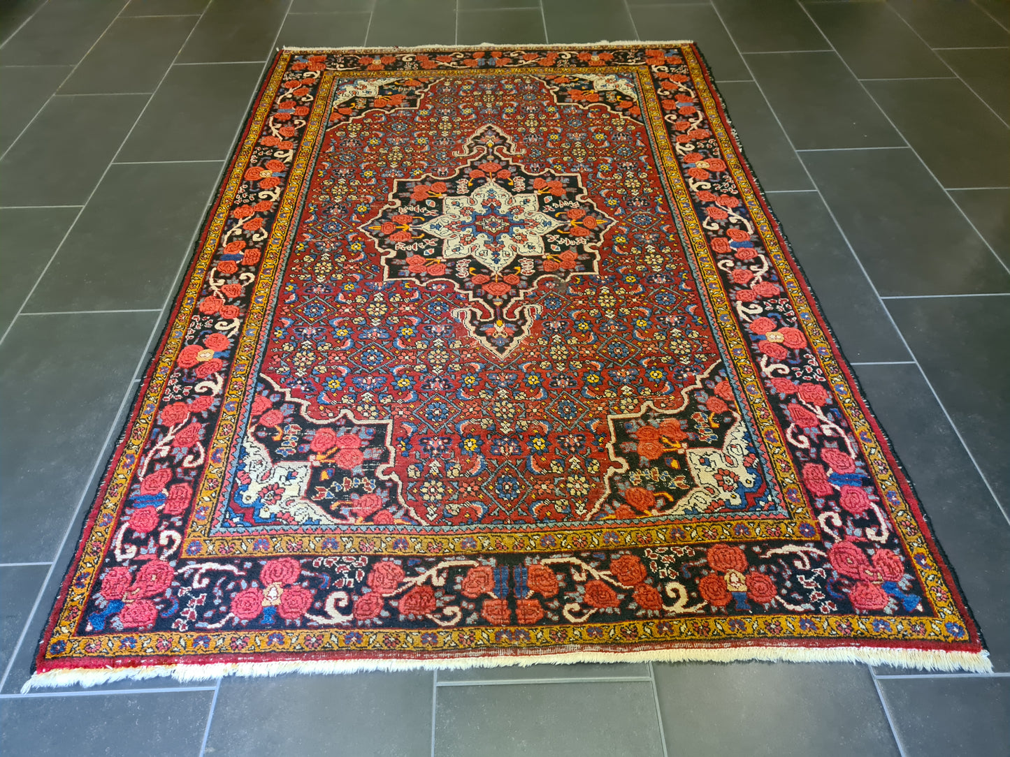 Handgeknüpfter Rosen Bidjar Orientteppich 203x136cm