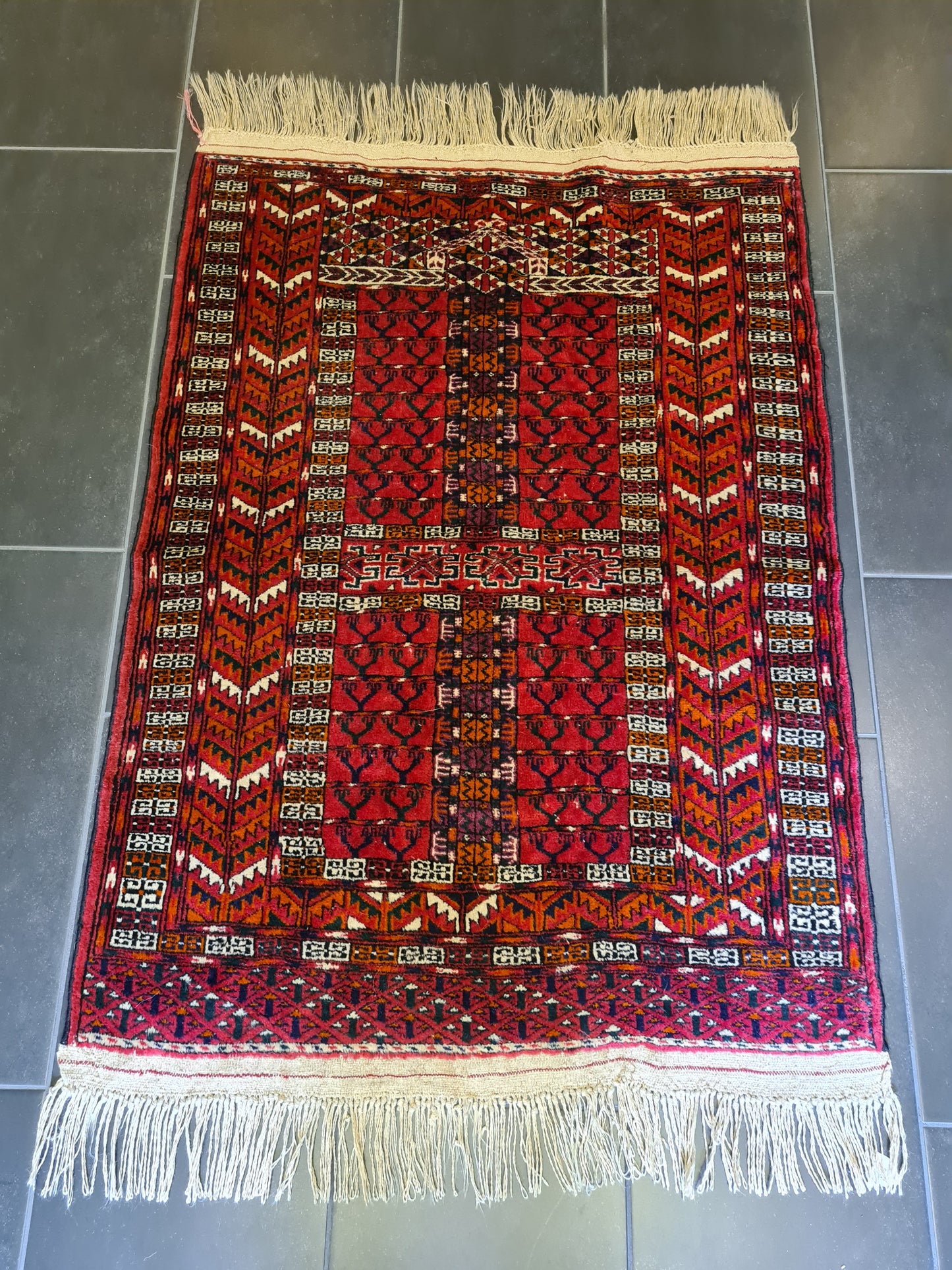 Antiker Feiner Hadjlu Jomut Orientteppich aus Turkmenistan Kostbarkeit 122x88cm