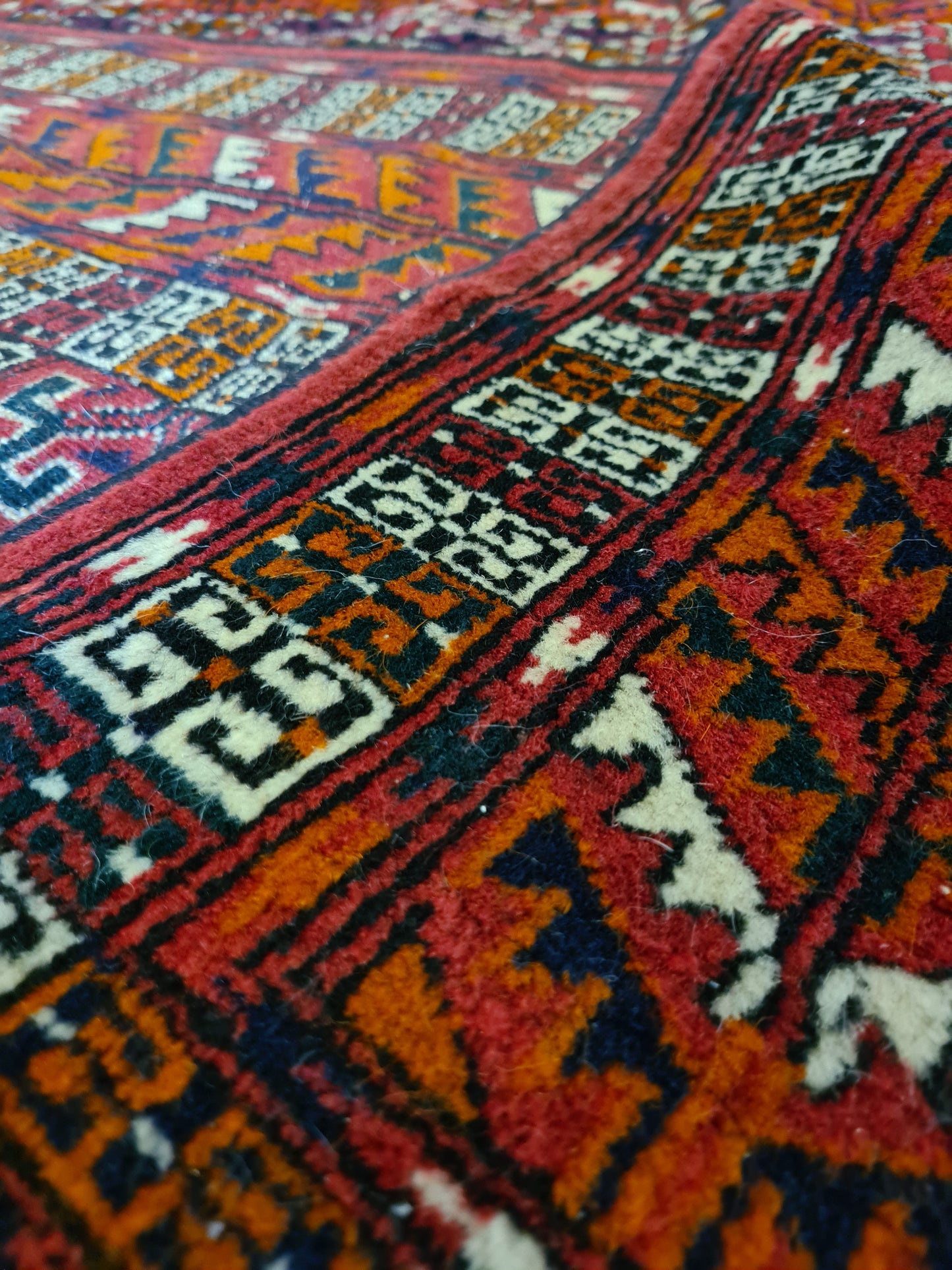 Antiker Feiner Hadjlu Jomut Orientteppich aus Turkmenistan Kostbarkeit 122x88cm