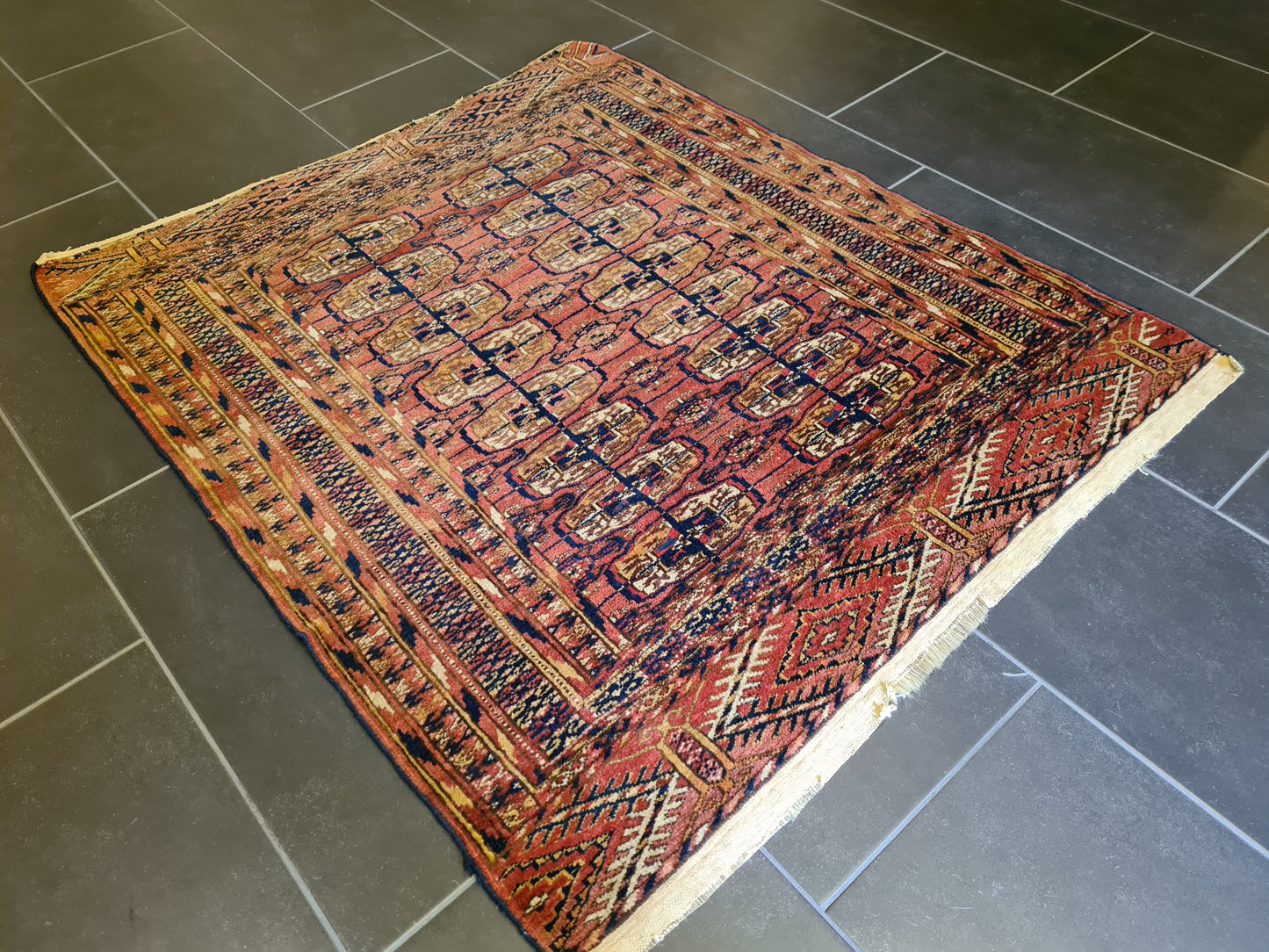 Antiker Feiner Bucharajomut Orientteppich aus Turkmenistan Kulturelles Erbe 120x102cm