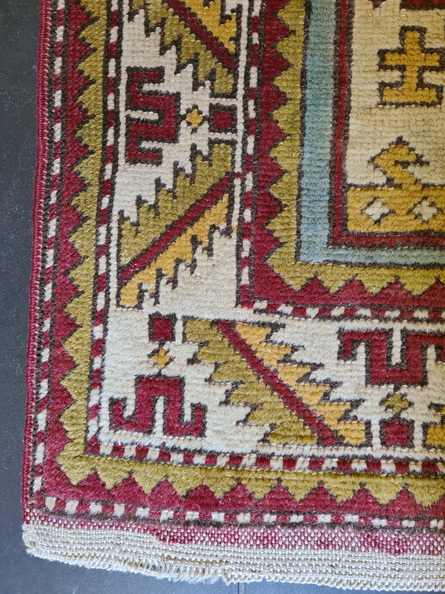 Antiker Handgeknüpfter Milas Kasak Orientteppich Zeitlose Eleganz aus der Türkei 188x122cm