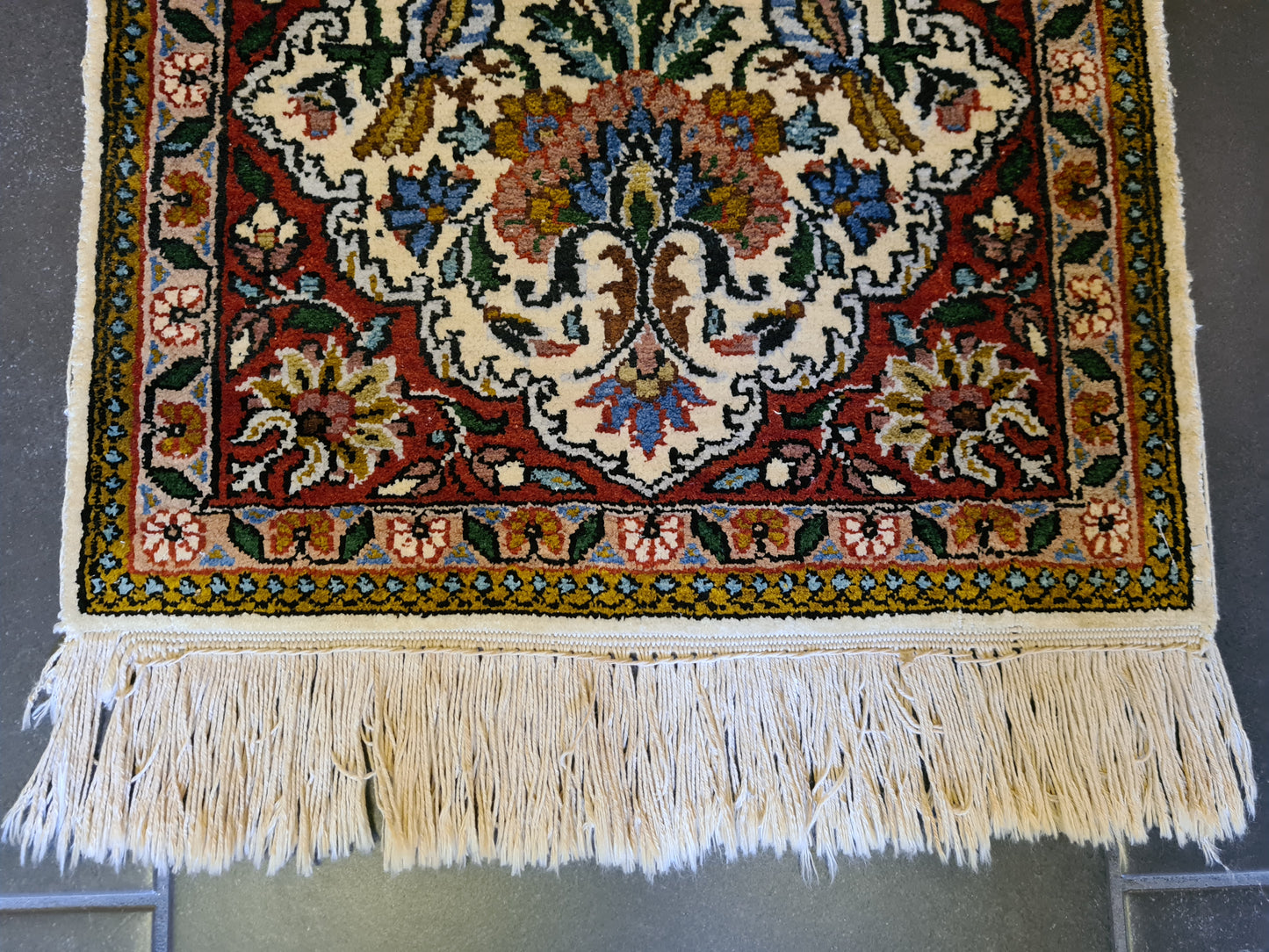 Hochwertiger Feiner Seidenteppich aus Kashmir Ghoum Handgeknüpft 40x37cm