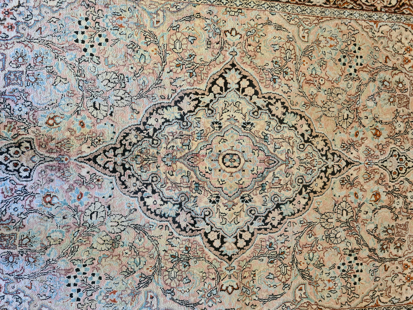 Feiner Handgeknüpfter Seidenteppich Kaschmir Zeitlose Handwerkskunst 188x115cm