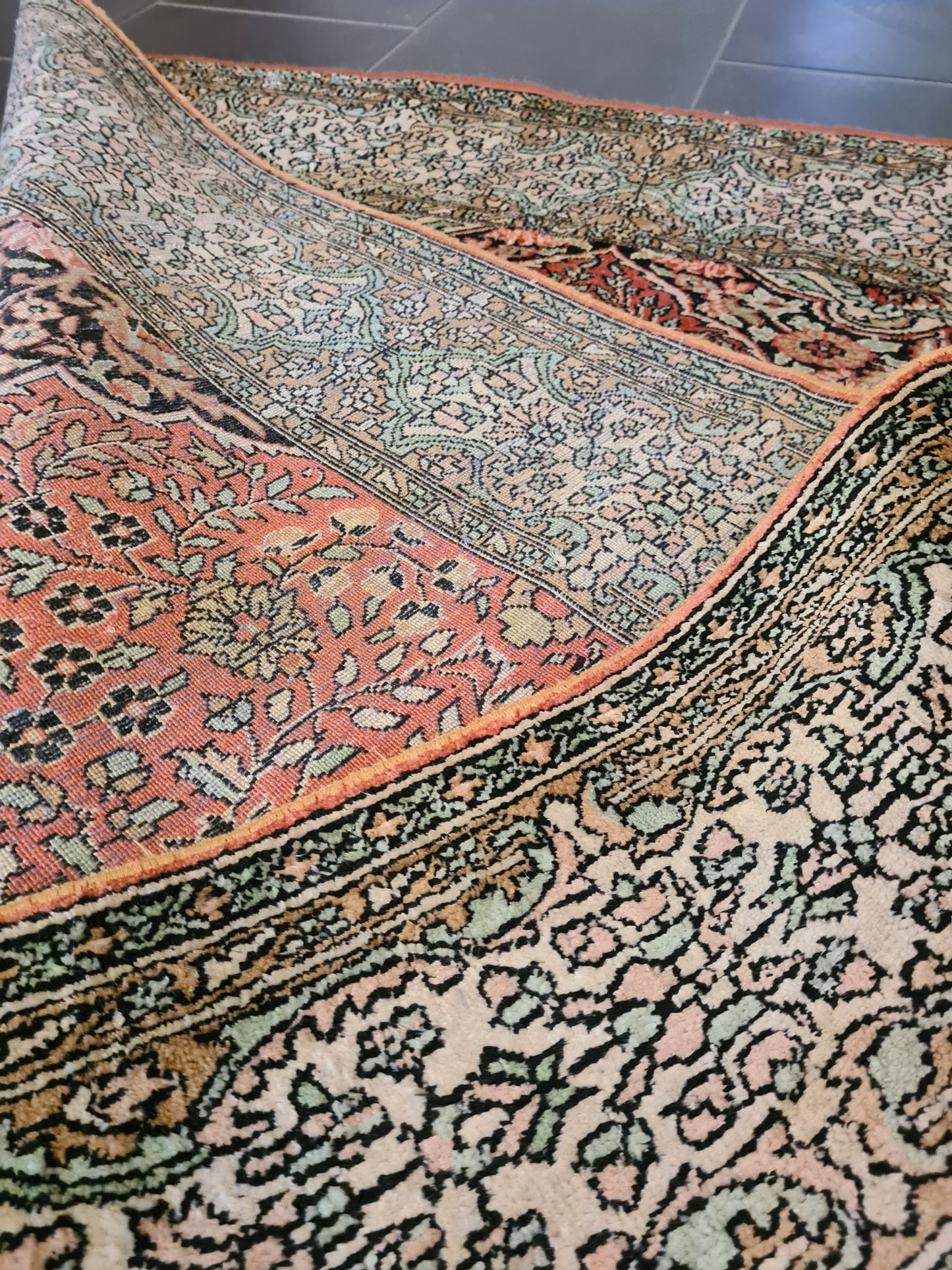 Edler Handgeknüpfter Seidenteppich Kashmir Ghoum Handwerkskunst 180x125cm